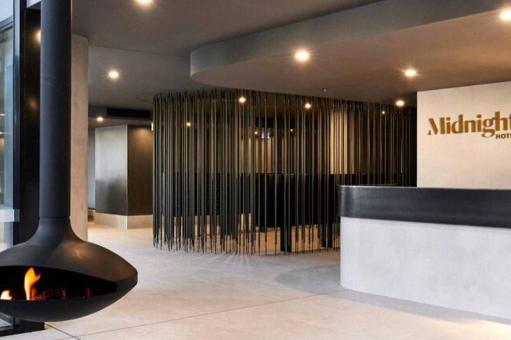 Midnight Luxe 2BR 2Bath Apartment 507 in the heart of Braddon L5 Views Pool Sauna Gym Wifi