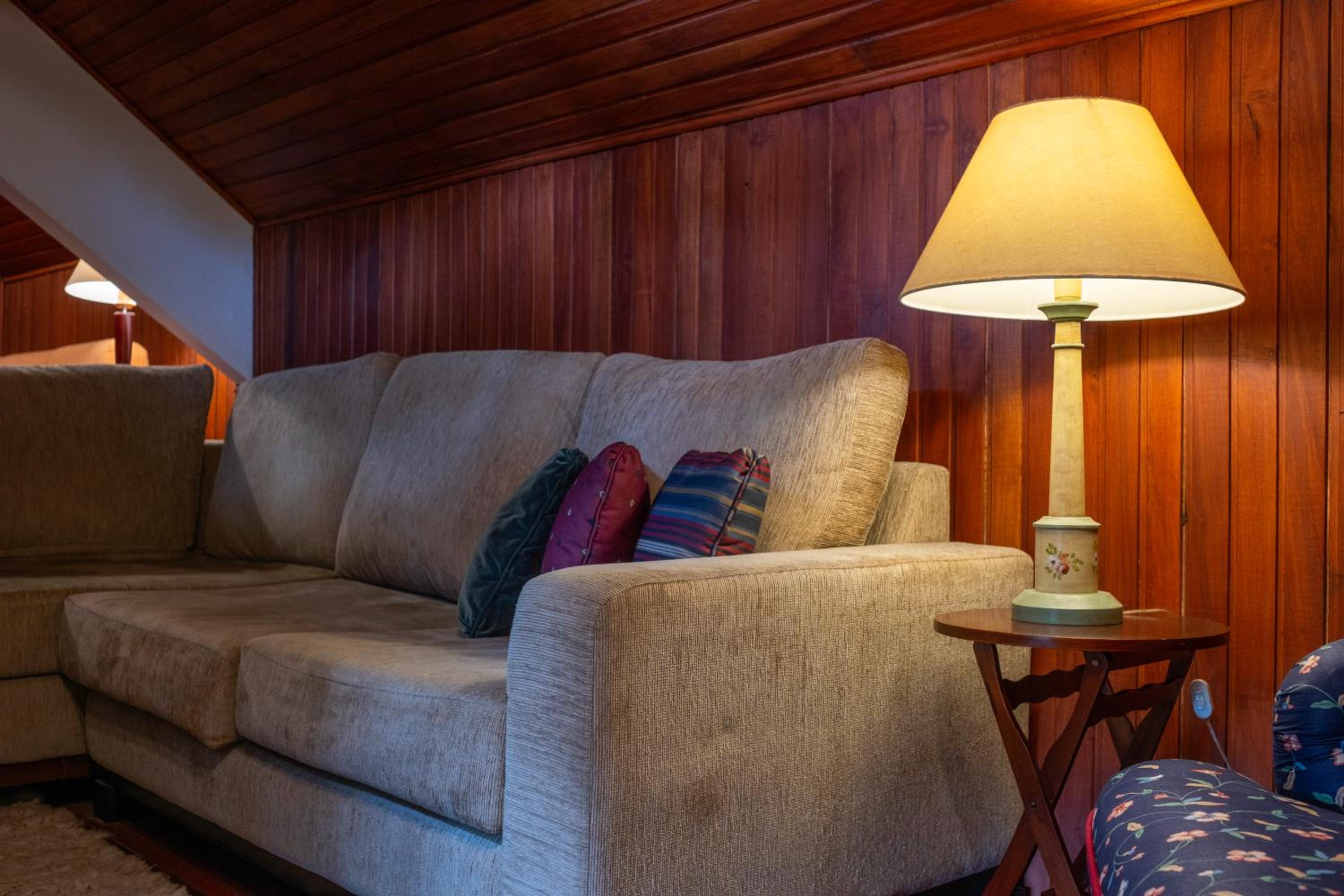 Espaço Inteiro - Apartamento Elegante e Cheio de Charme