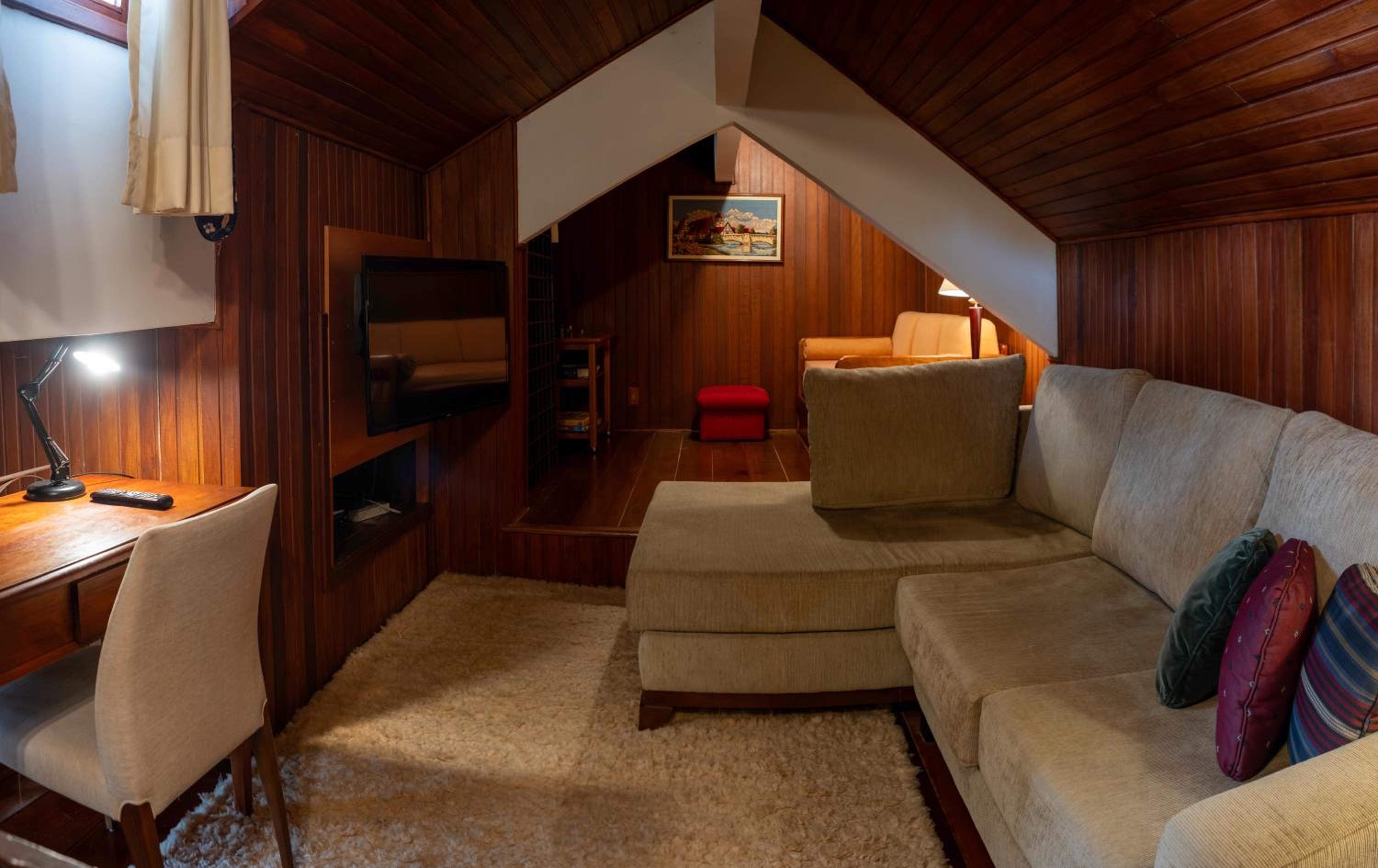 Espaço Inteiro - Apartamento Elegante e Cheio de Charme