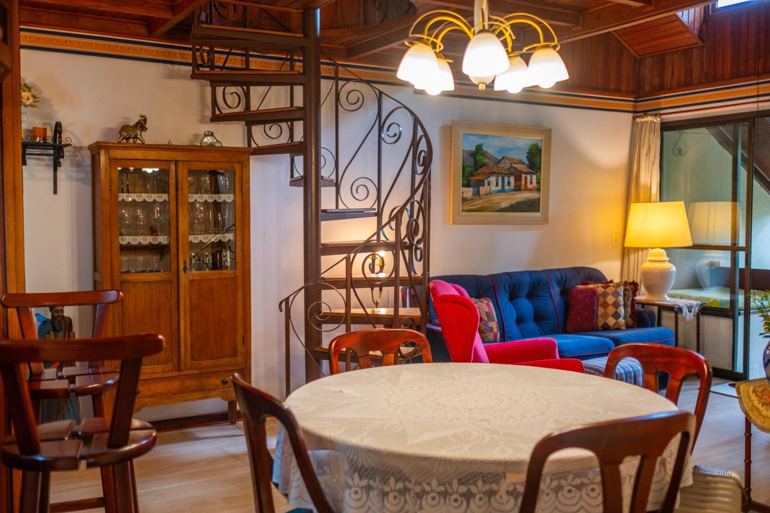Espaço Inteiro - Apartamento Elegante e Cheio de Charme