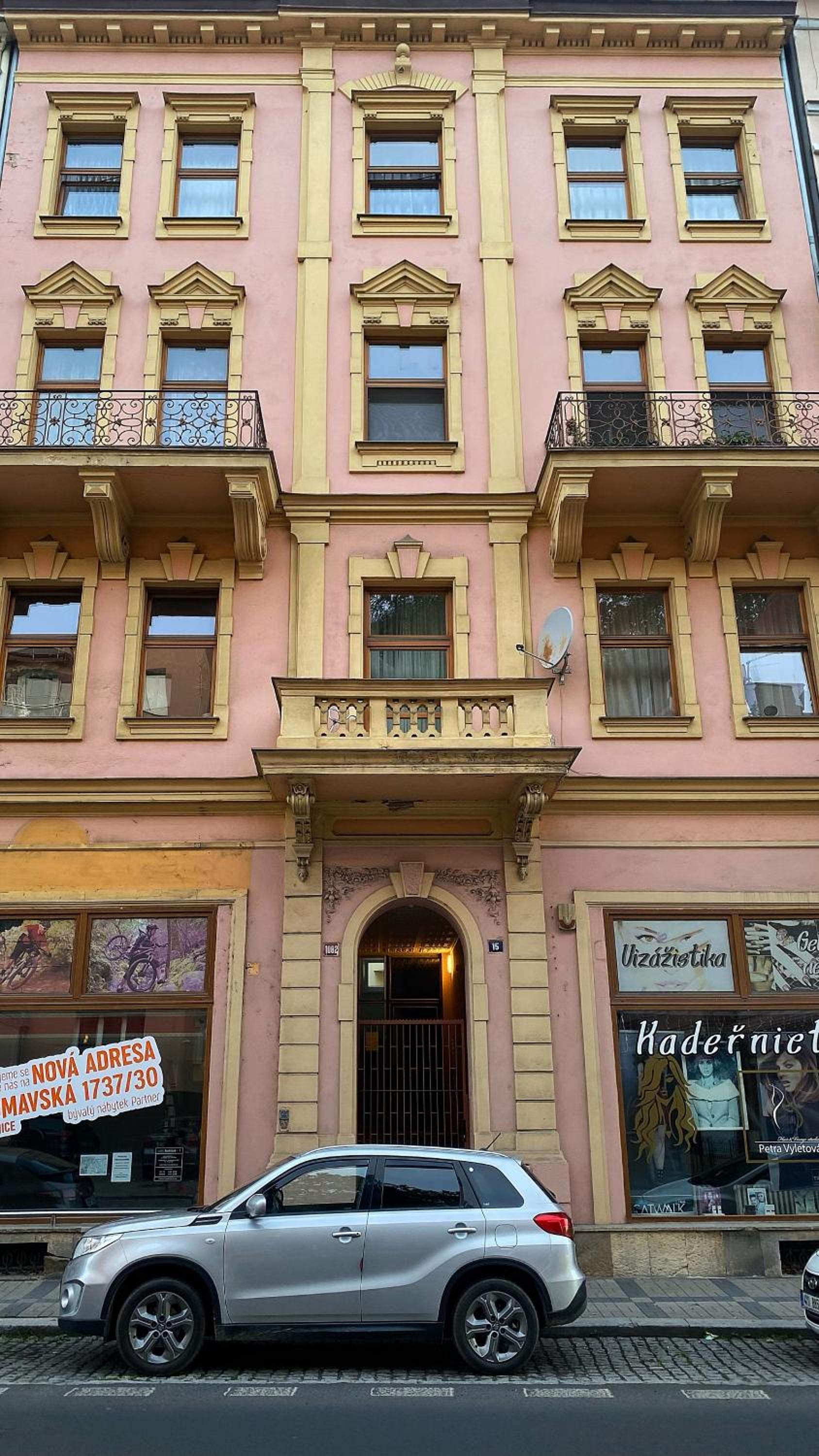 Lilly Apartments