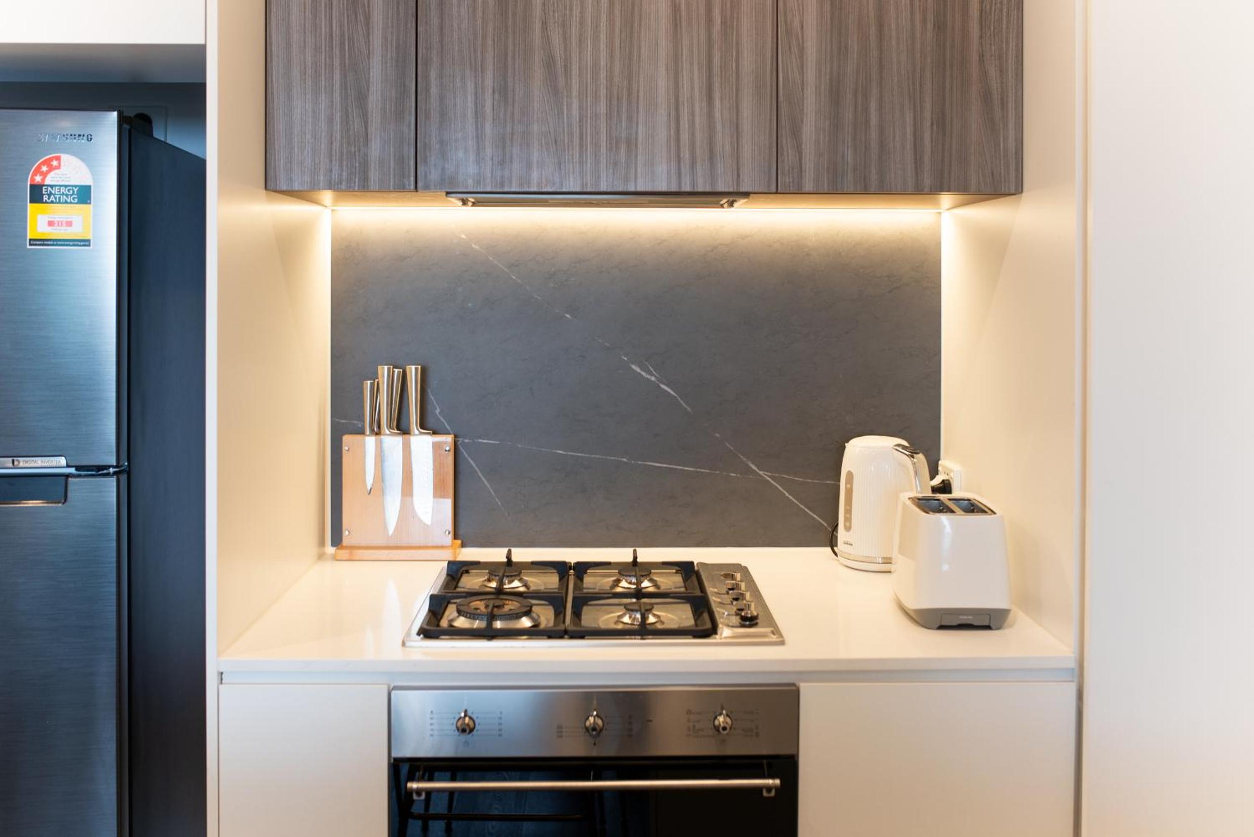 Apartment next to public station, BoxHill Central, 2 Bedrooms, free parking and wifi