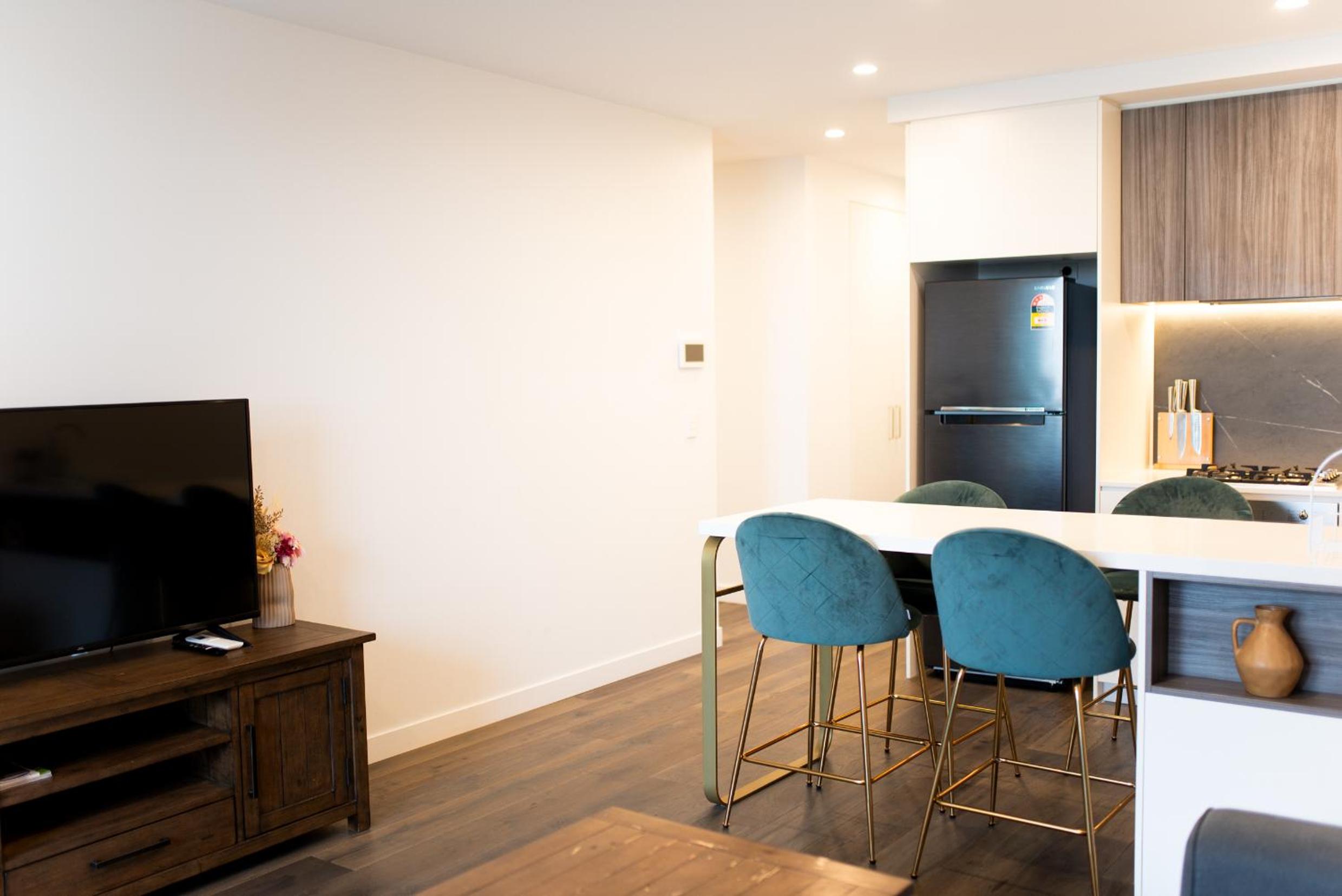 Apartment next to public station, BoxHill Central, 2 Bedrooms, free parking and wifi