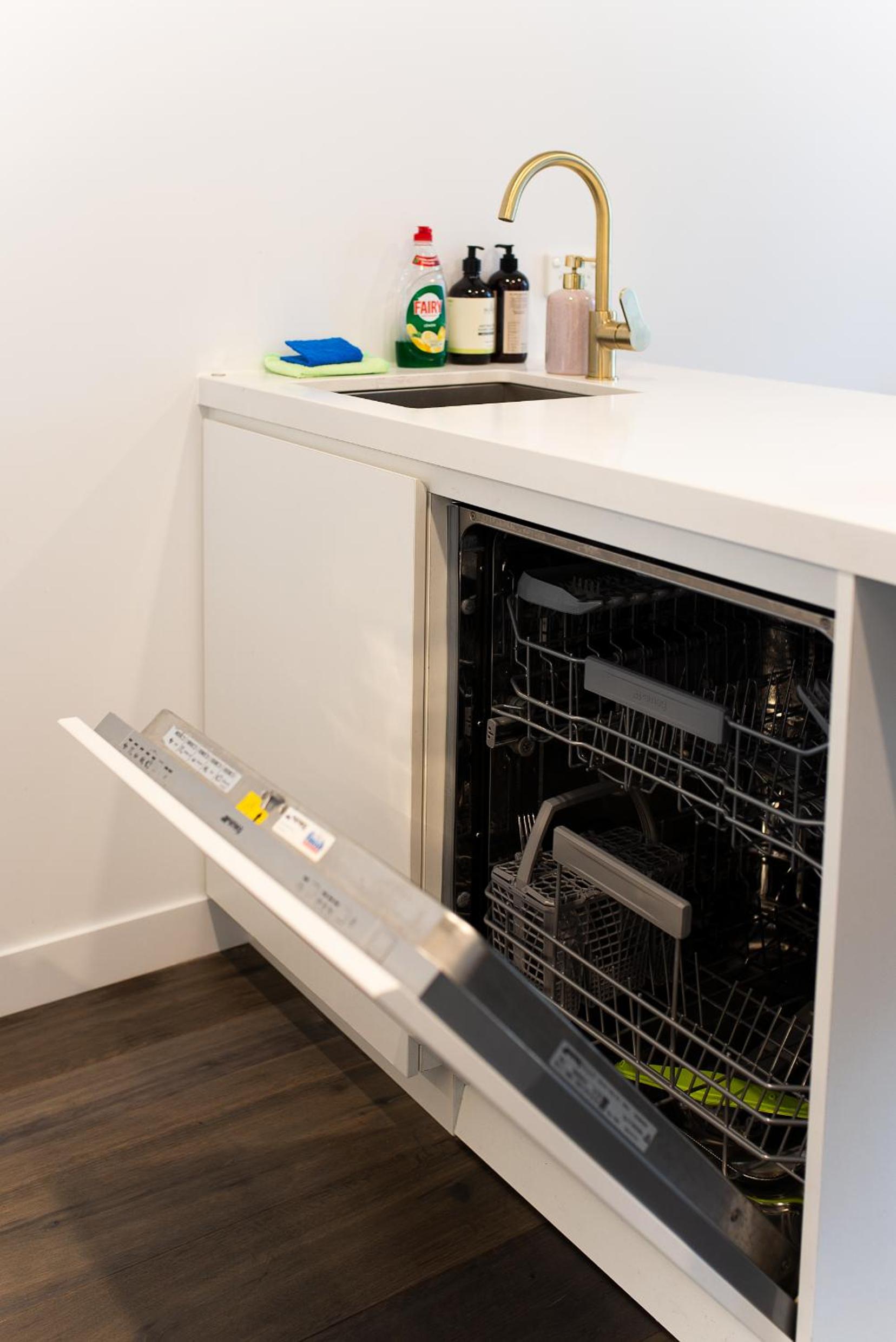 Apartment next to public station, BoxHill Central, 2 Bedrooms, free parking and wifi