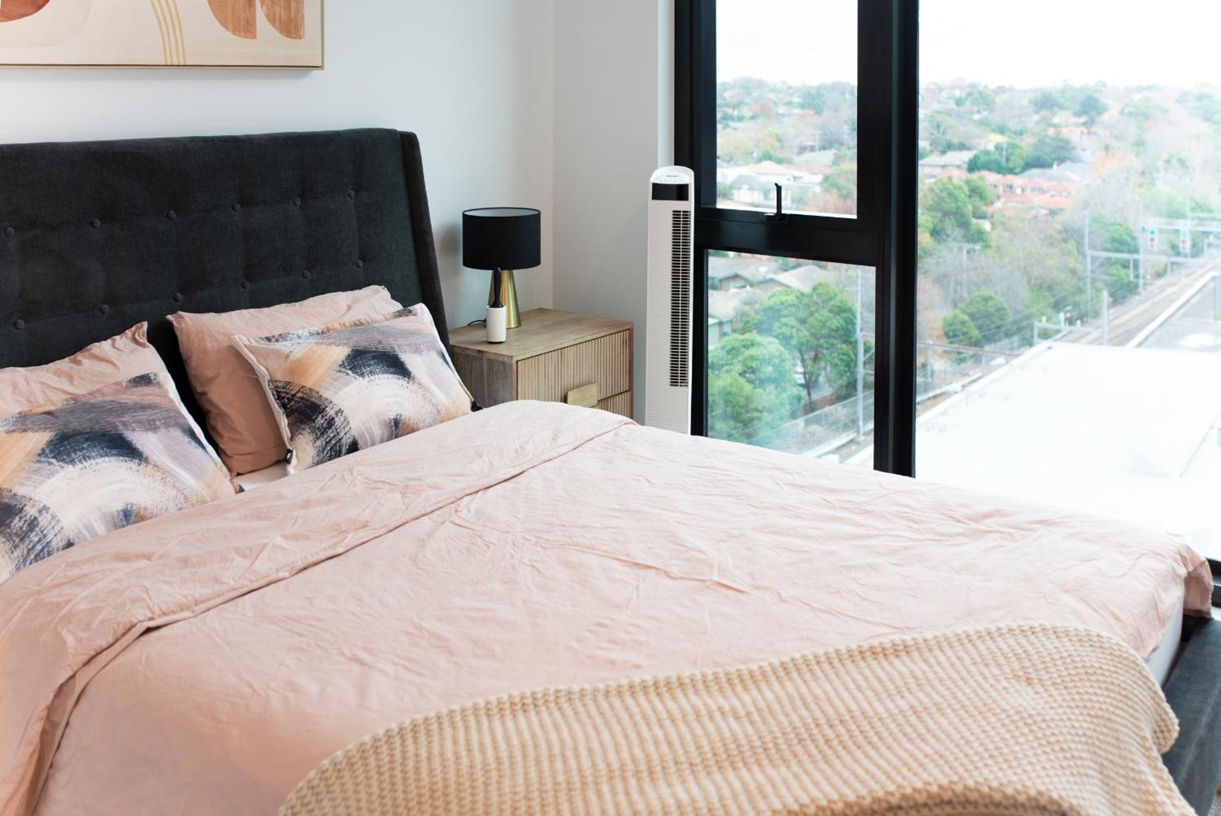 Apartment next to public station, BoxHill Central, 2 Bedrooms, free parking and wifi