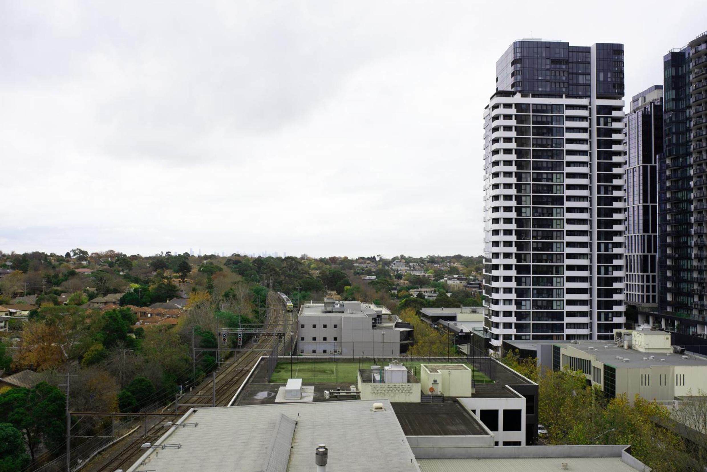 Apartment next to public station, BoxHill Central, 2 Bedrooms, free parking and wifi