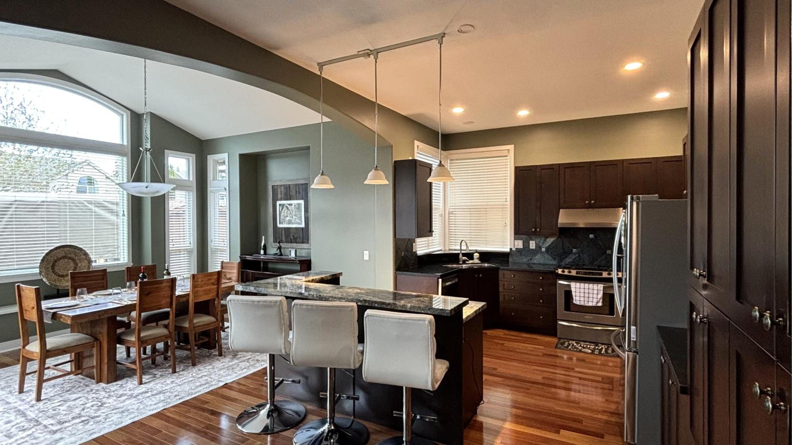 Metropolitan Dream Stay with Saltwater Pool and Hot Tub