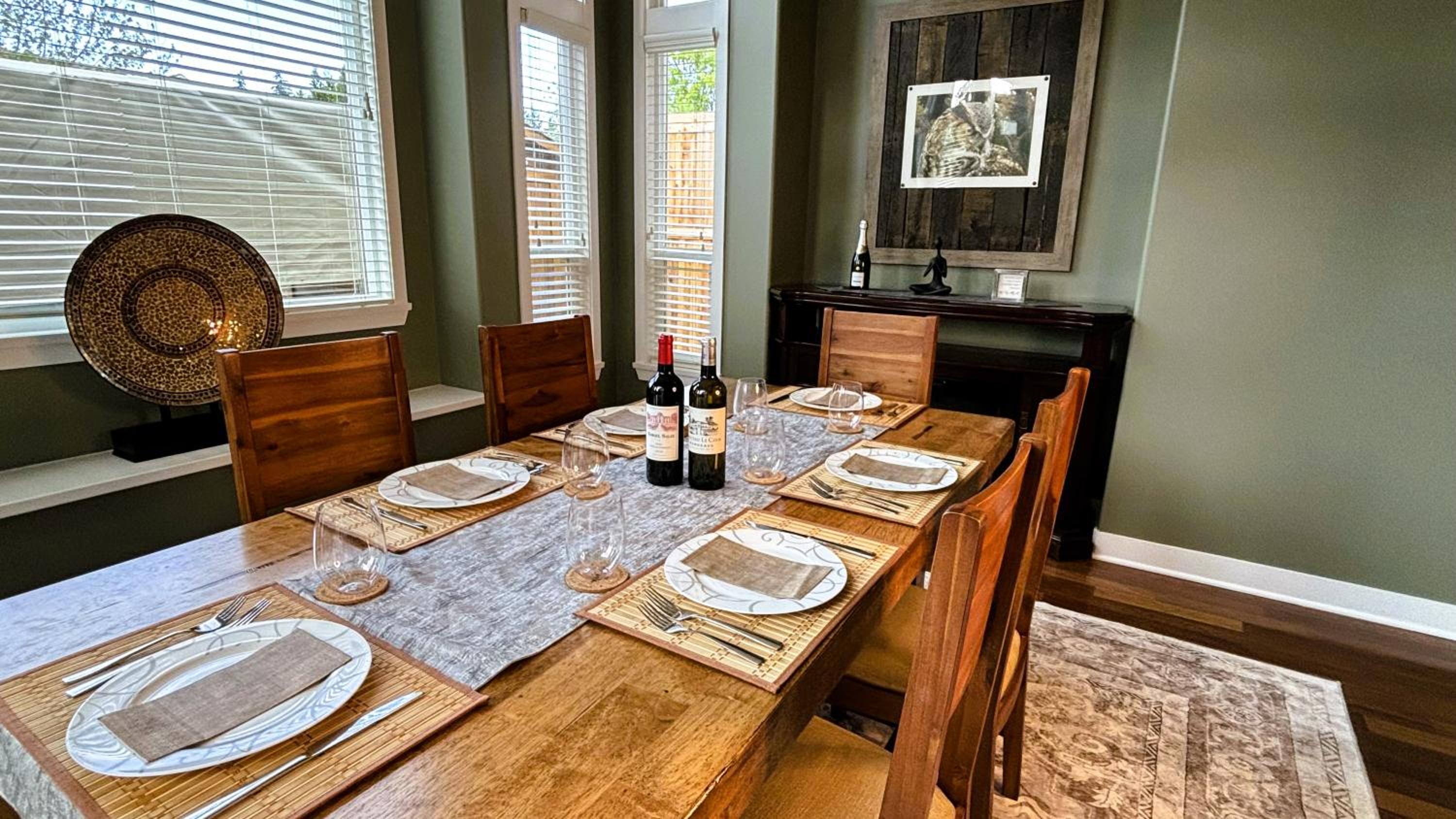Metropolitan Dream Stay with Saltwater Pool and Hot Tub