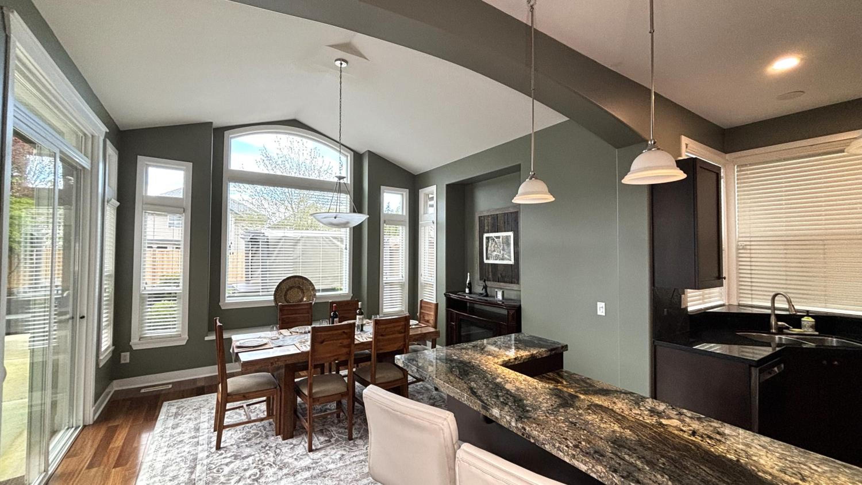 Metropolitan Dream Stay with Saltwater Pool and Hot Tub