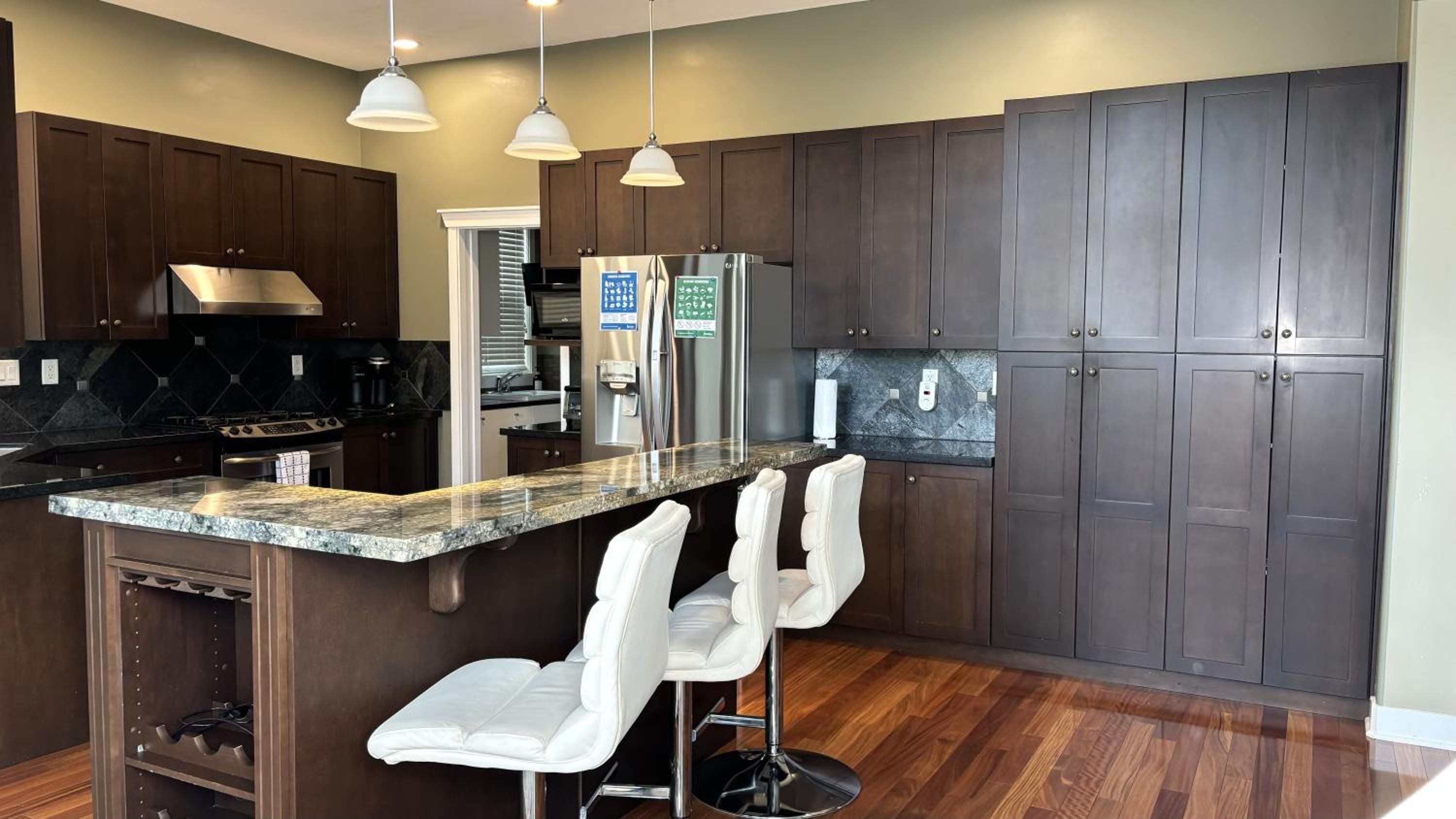 Metropolitan Dream Stay with Saltwater Pool and Hot Tub