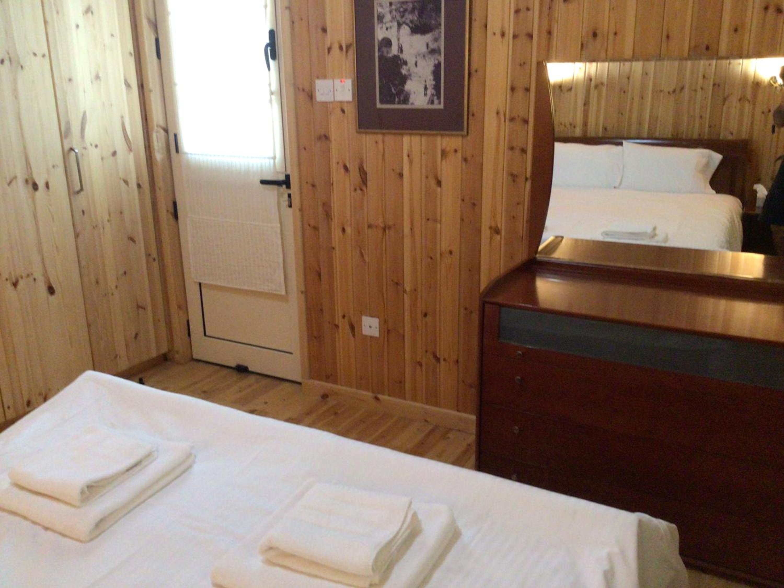 Pervolaris Cottages 2