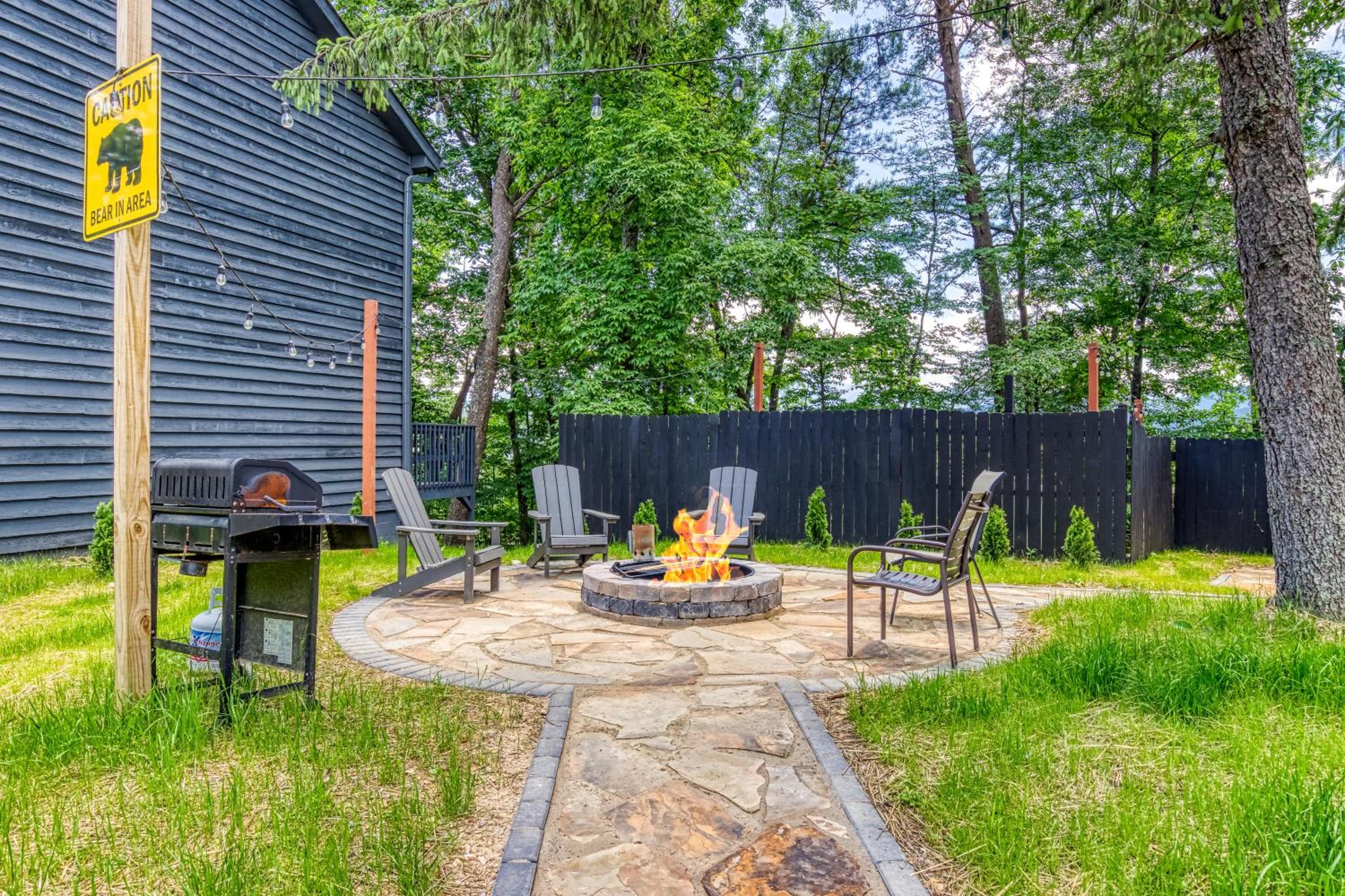 Cozy Bear Hill, Resort indoor Pool, Free Attraction Tickets, WIFI!!! view 2