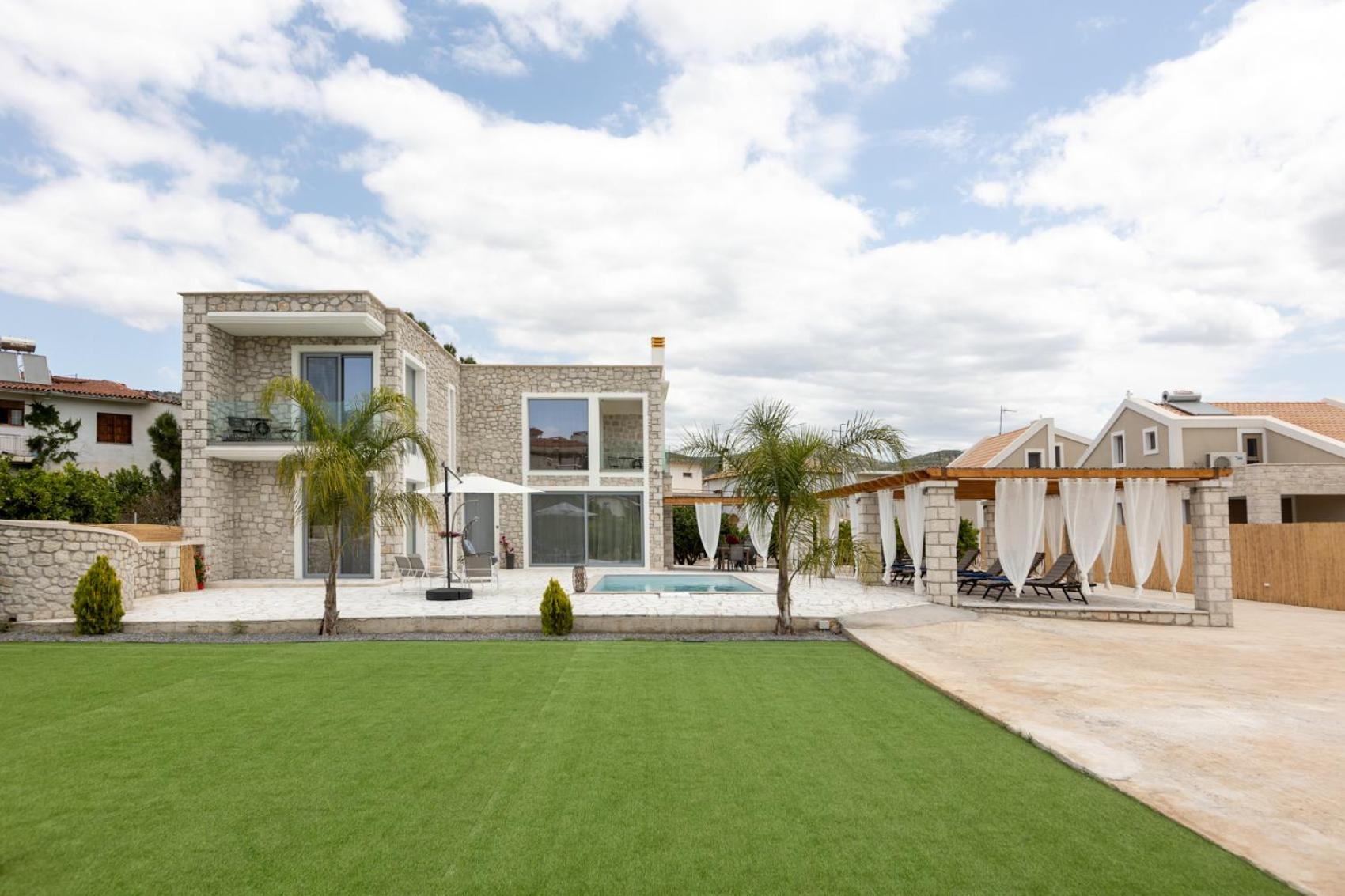 Hotel Rafaelia Premium villa with private pool in Drepano - Image 1