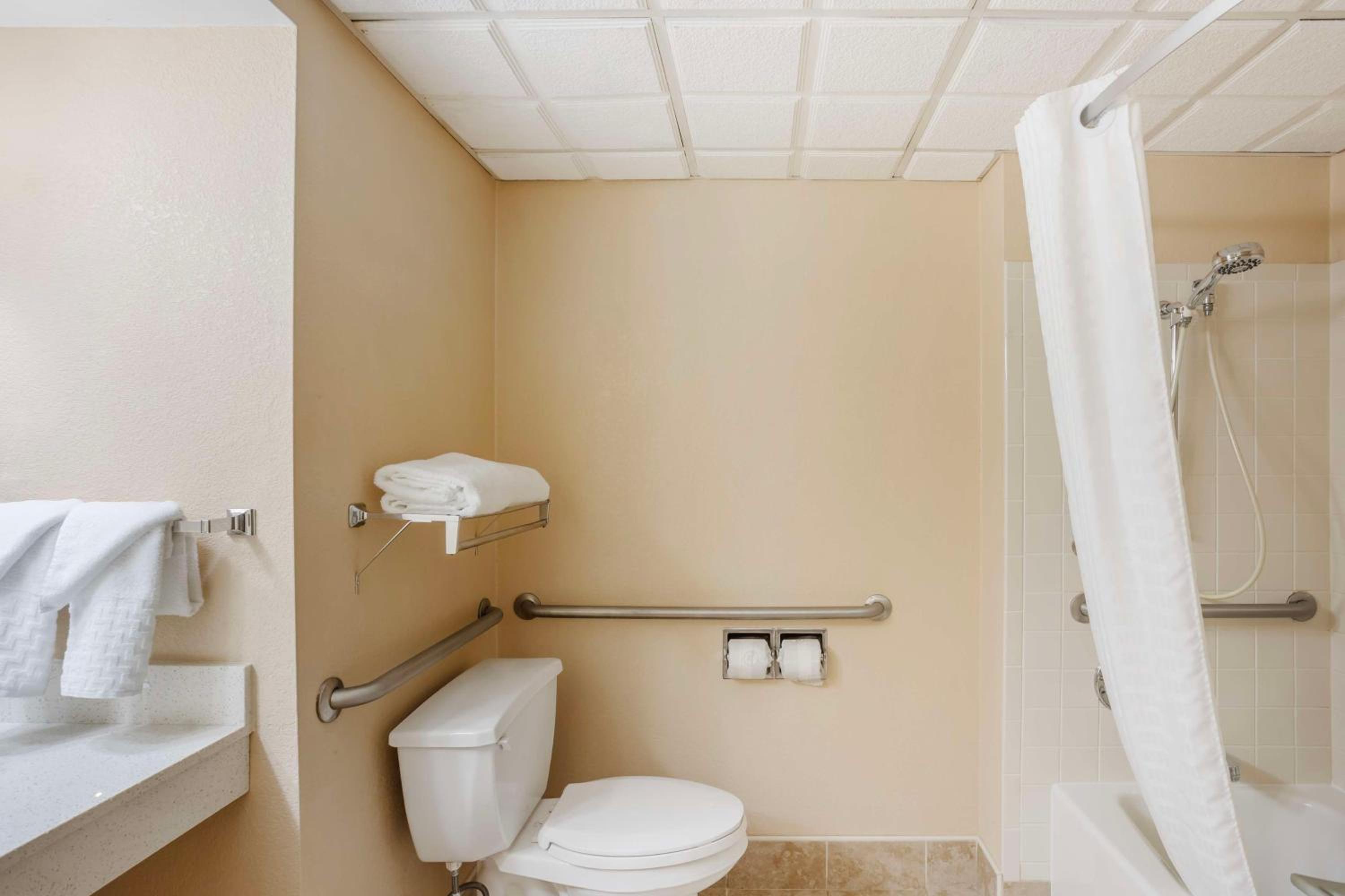 Best Western Inn at Blakeslee-Pocono - Property Image 11