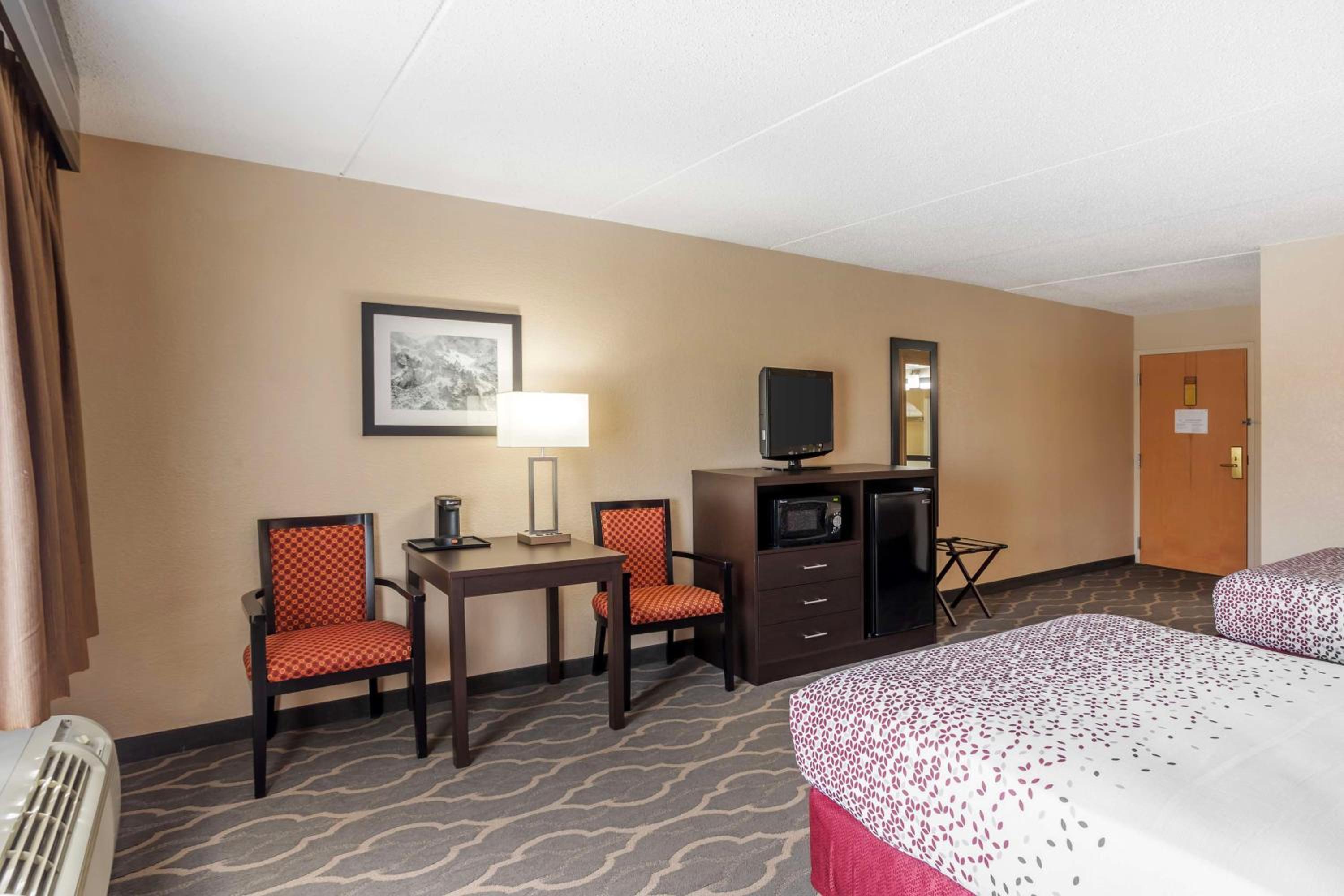 Best Western Inn at Blakeslee-Pocono - Property Image 40