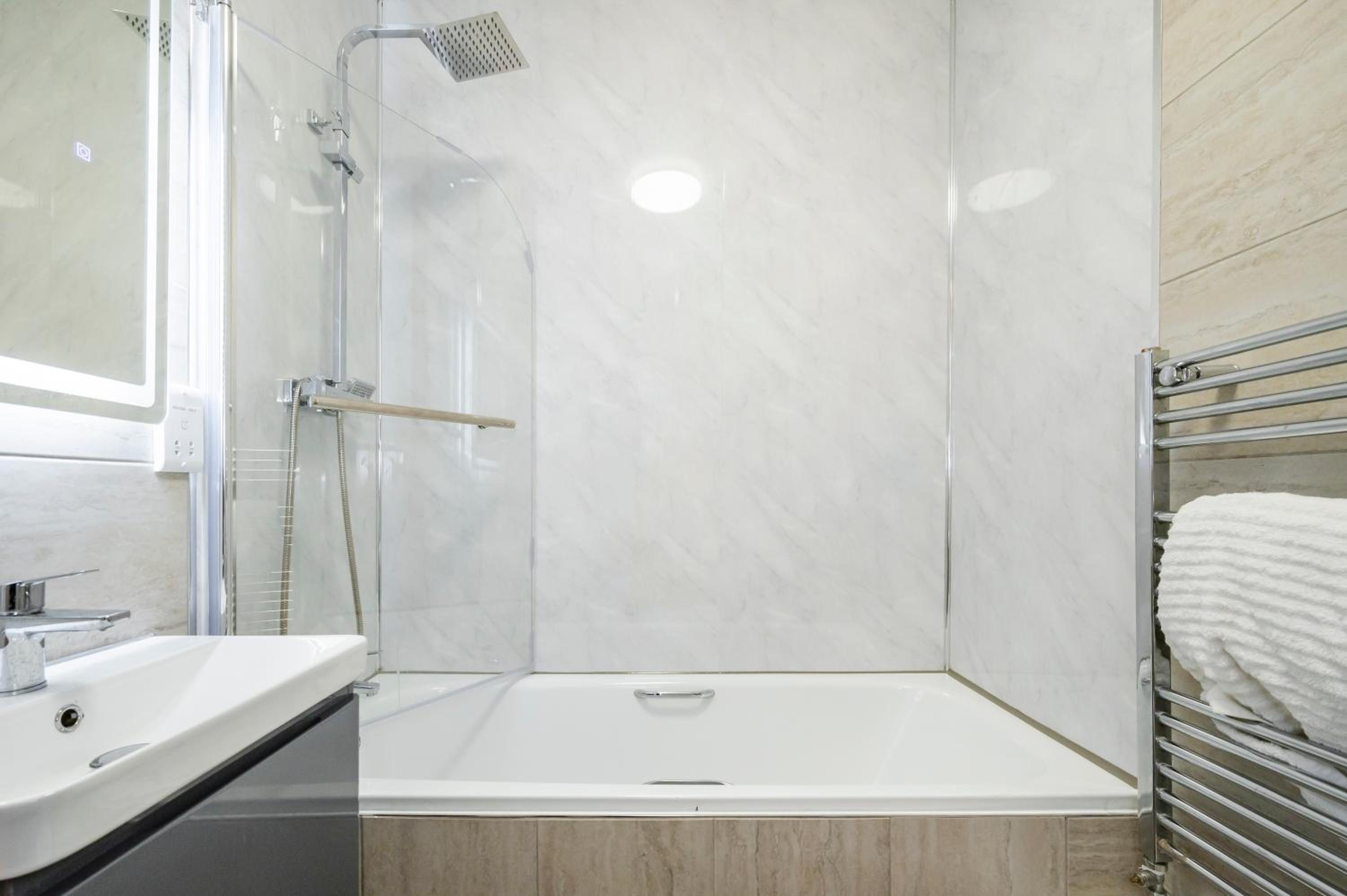 Beautiful Flat Near the Center 11 min by tube