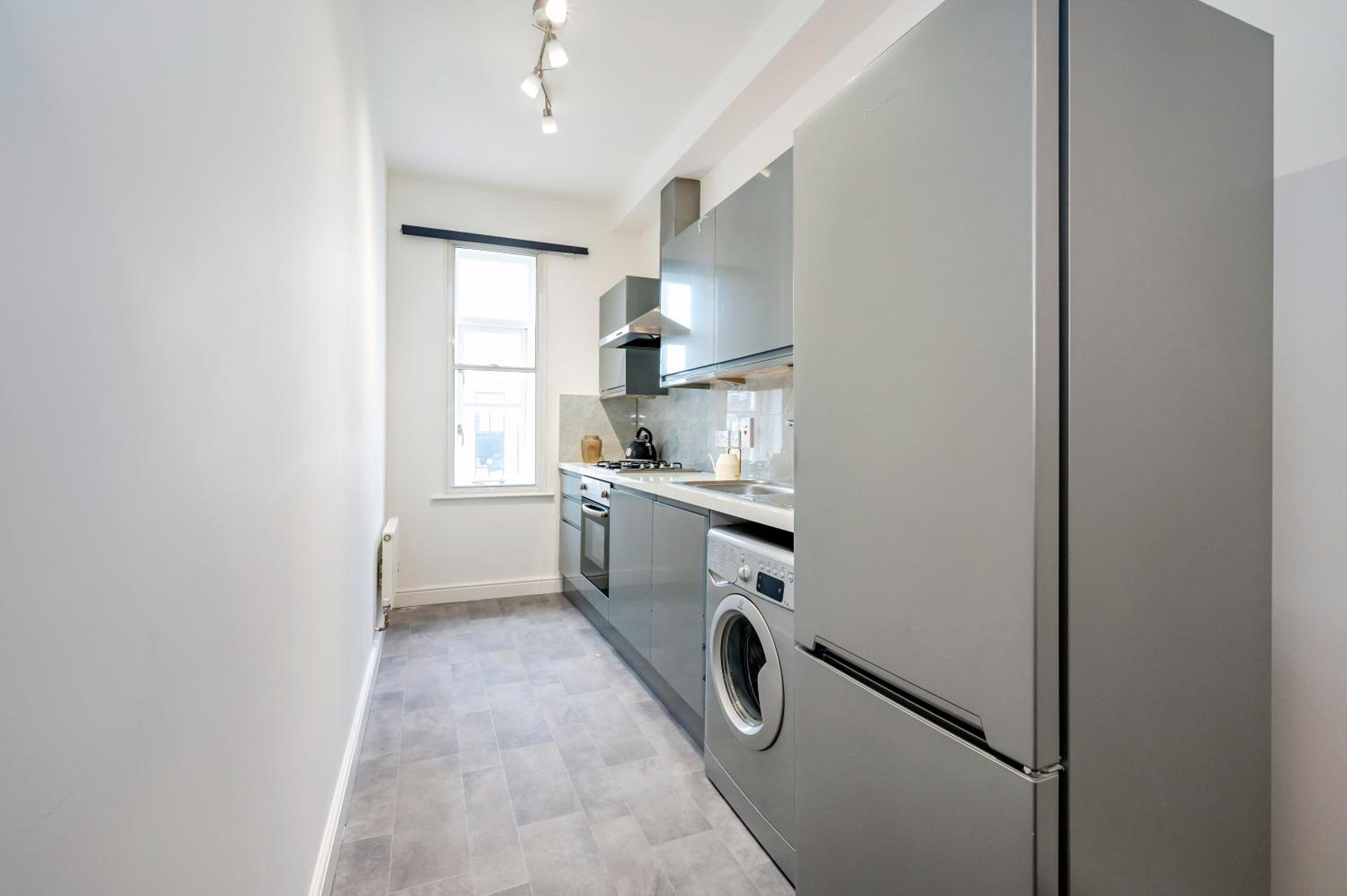 Beautiful Flat Near the Center 11 min by tube