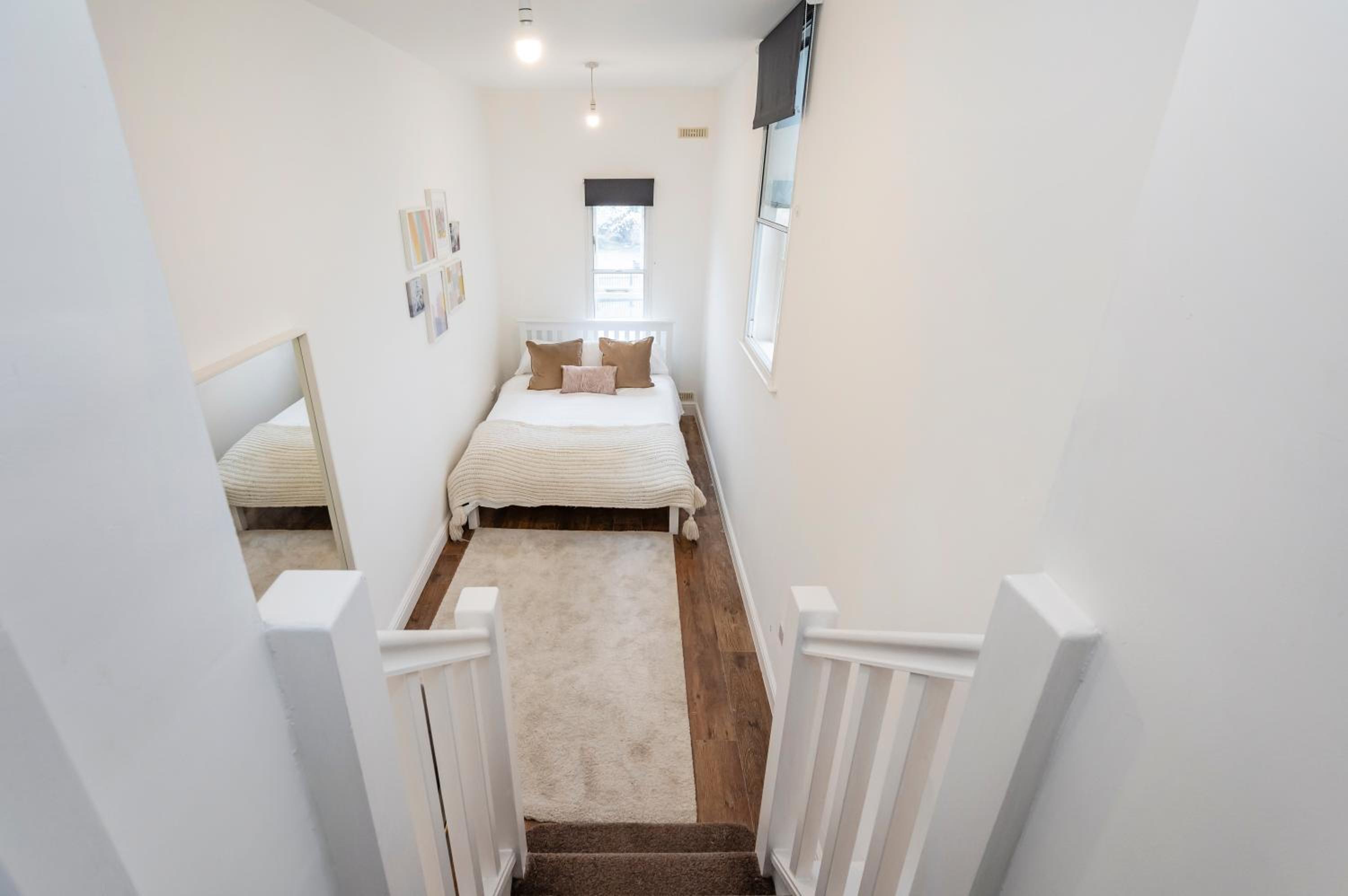 Beautiful Flat Near the Center 11 min by tube