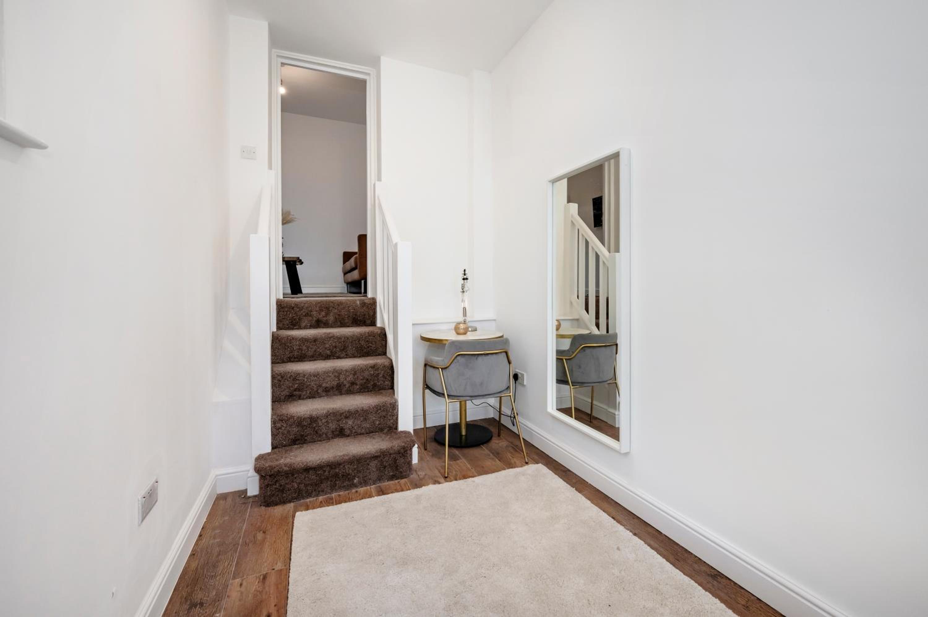 Beautiful Flat Near the Center 11 min by tube