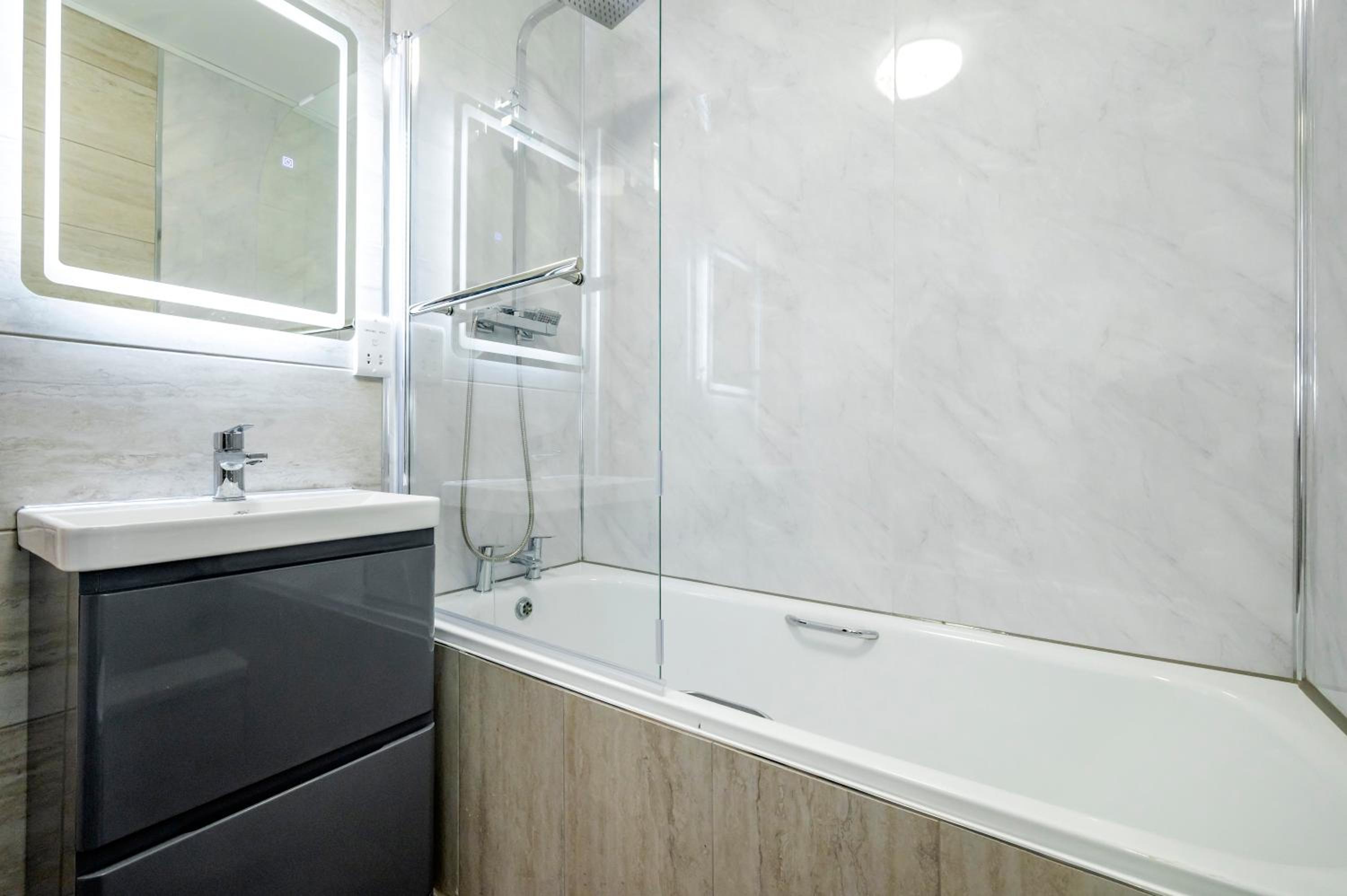 Beautiful Flat Near the Center 11 min by tube