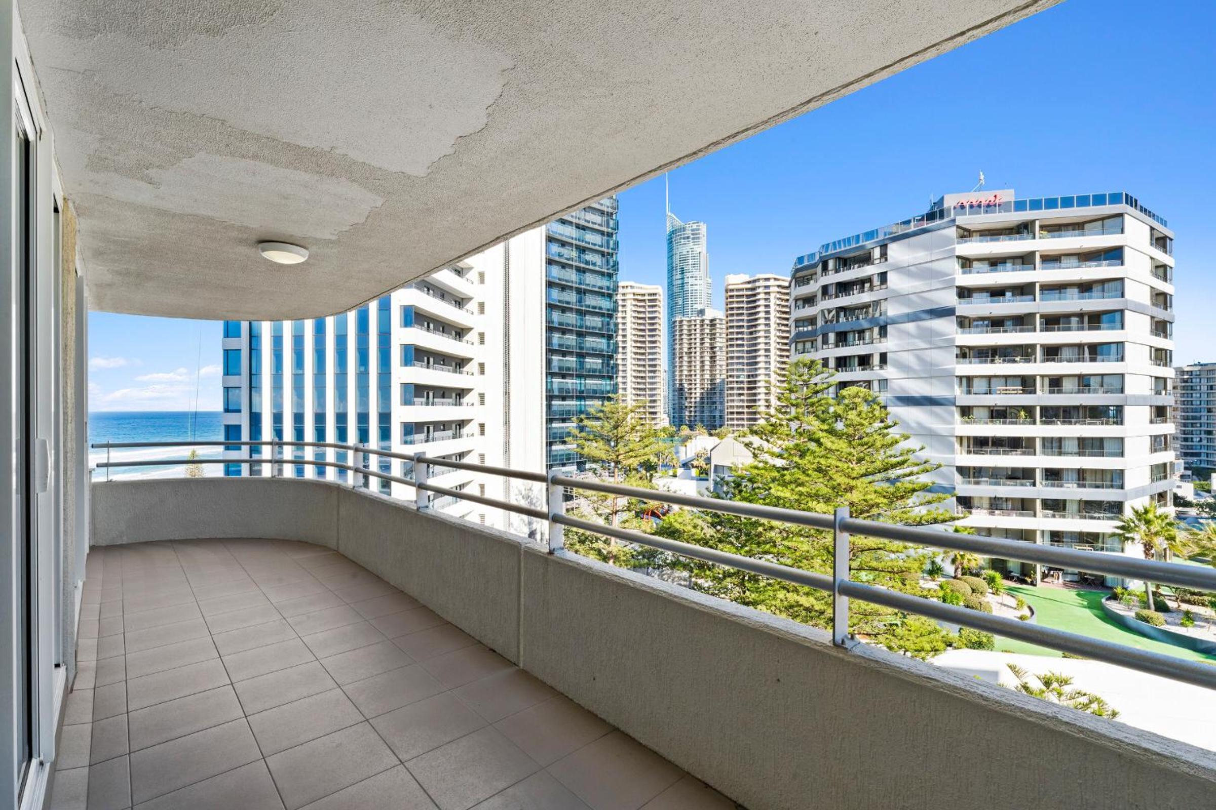 3 Bedroom OCEAN VIEW Unit at Zenith in Surfers Paradise - Q Stay