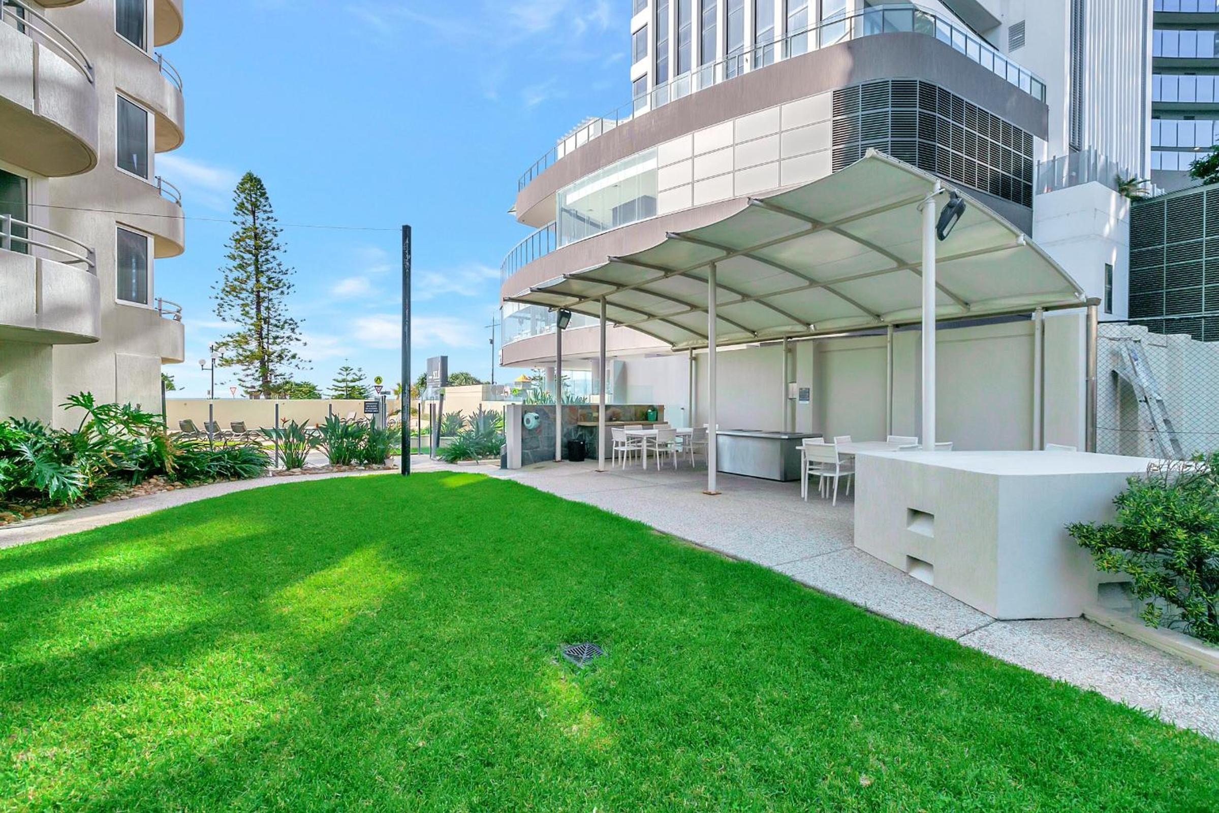 3 Bedroom OCEAN VIEW Unit at Zenith in Surfers Paradise - Q Stay