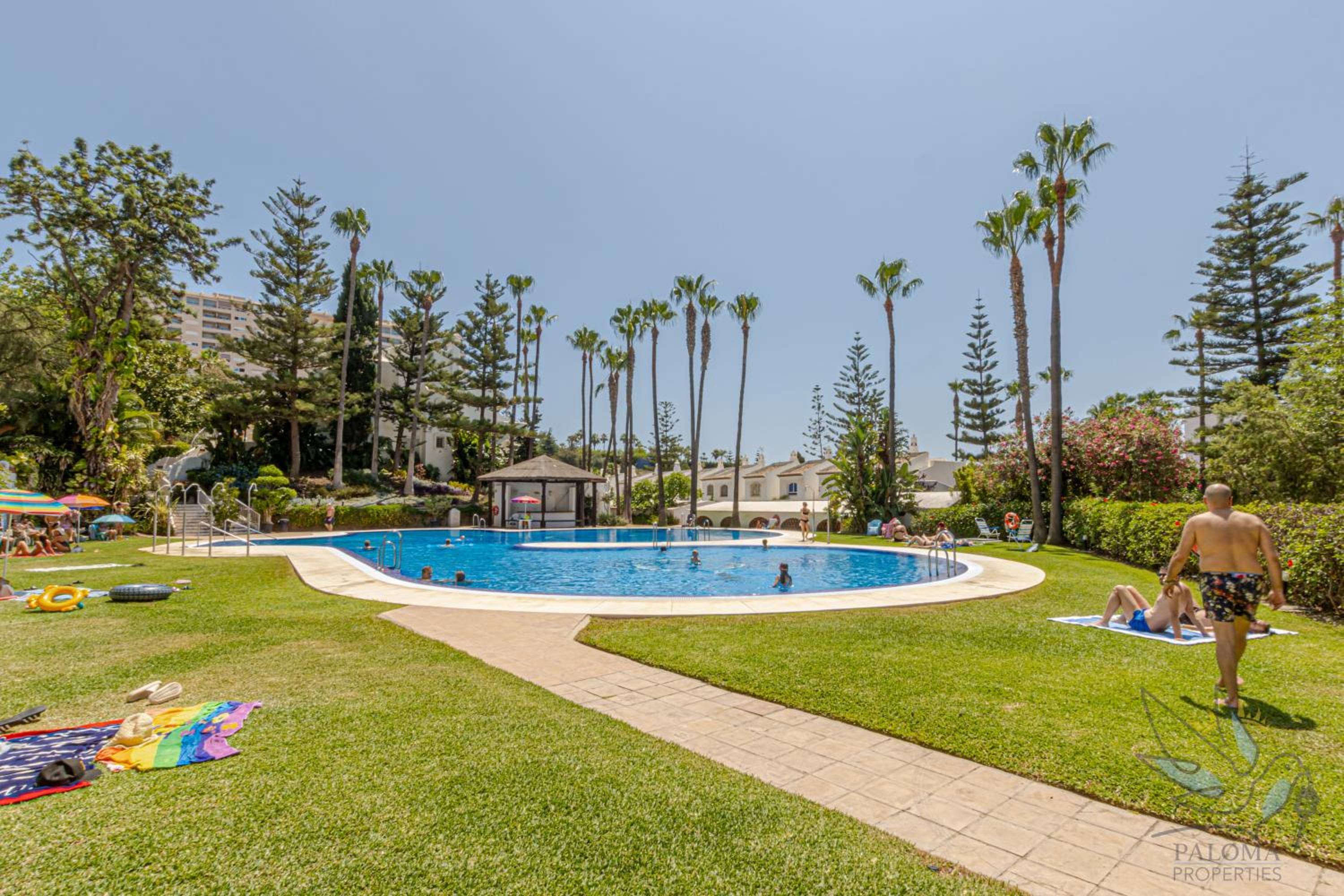 Benalgolf Lovely apartment in Benalmádena with Sea Views, Excellent WIFI connection, private Backyard with BBQ