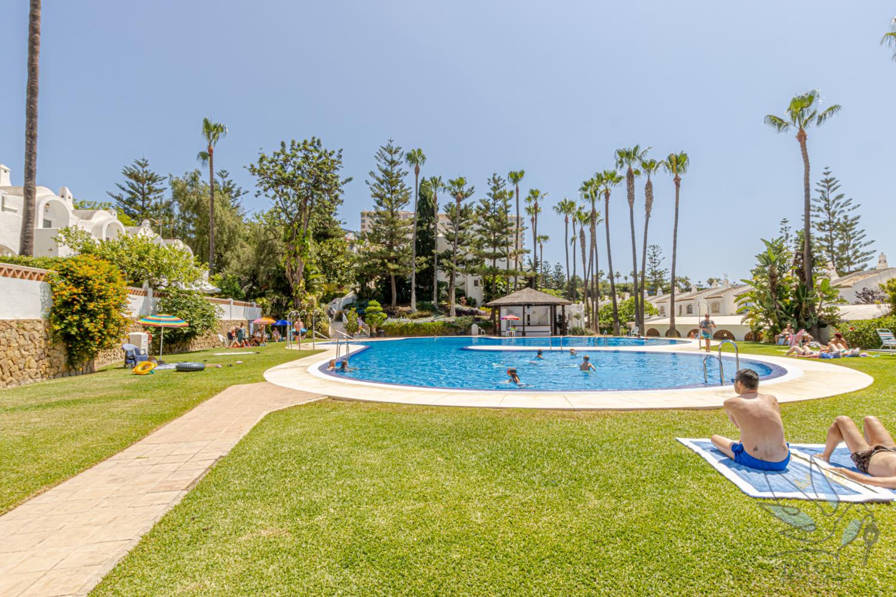Benalgolf Lovely apartment in Benalmádena with Sea Views, Excellent WIFI connection, private Backyard with BBQ