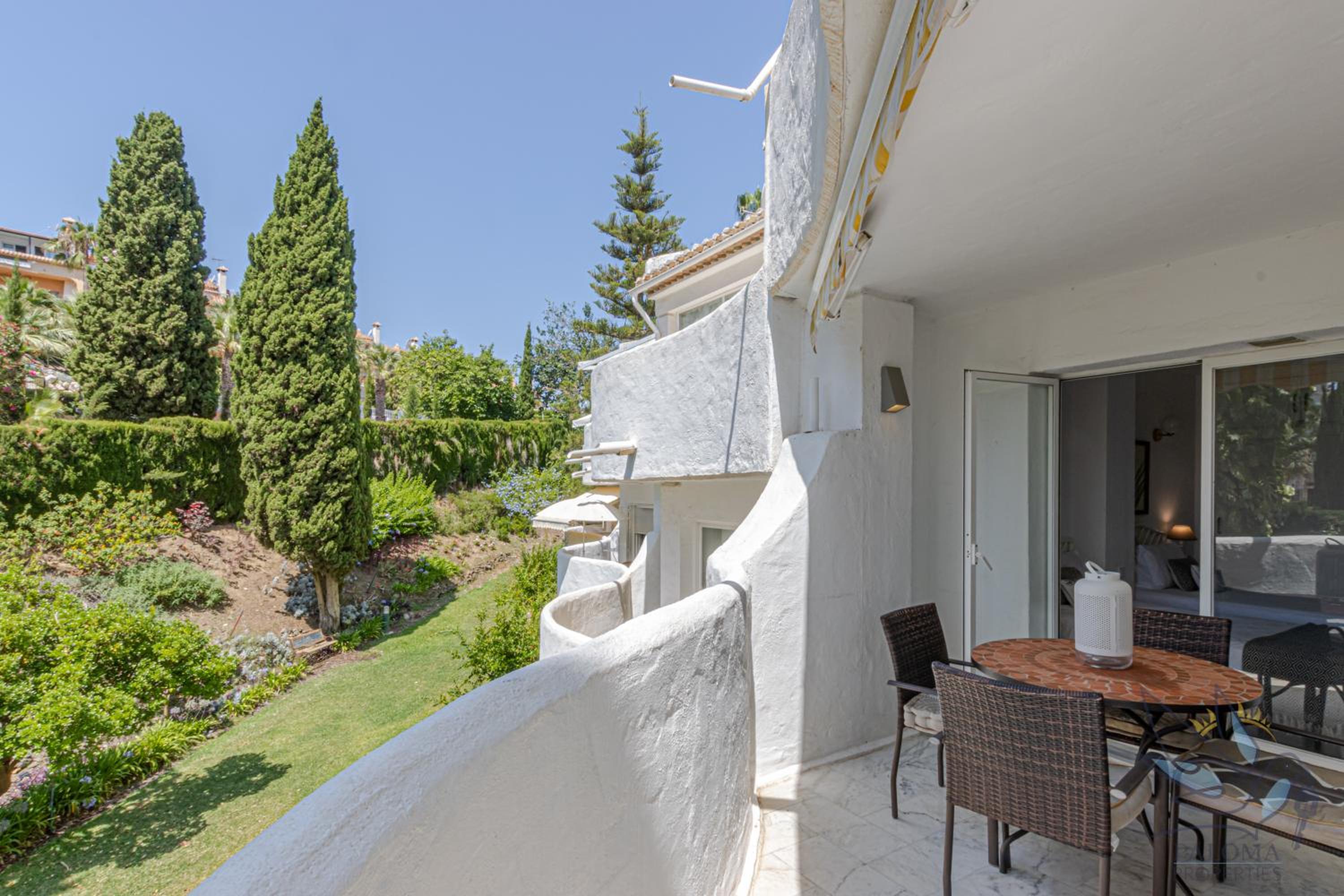 Benalgolf Lovely apartment in Benalmádena with Sea Views, Excellent WIFI connection, private Backyard with BBQ