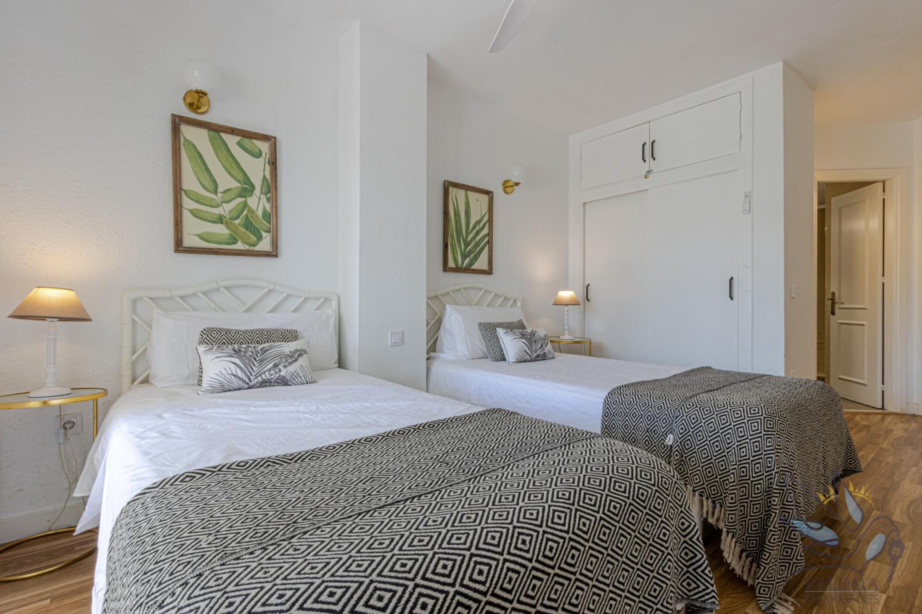Benalgolf Lovely apartment in Benalmádena with Sea Views, Excellent WIFI connection, private Backyard with BBQ