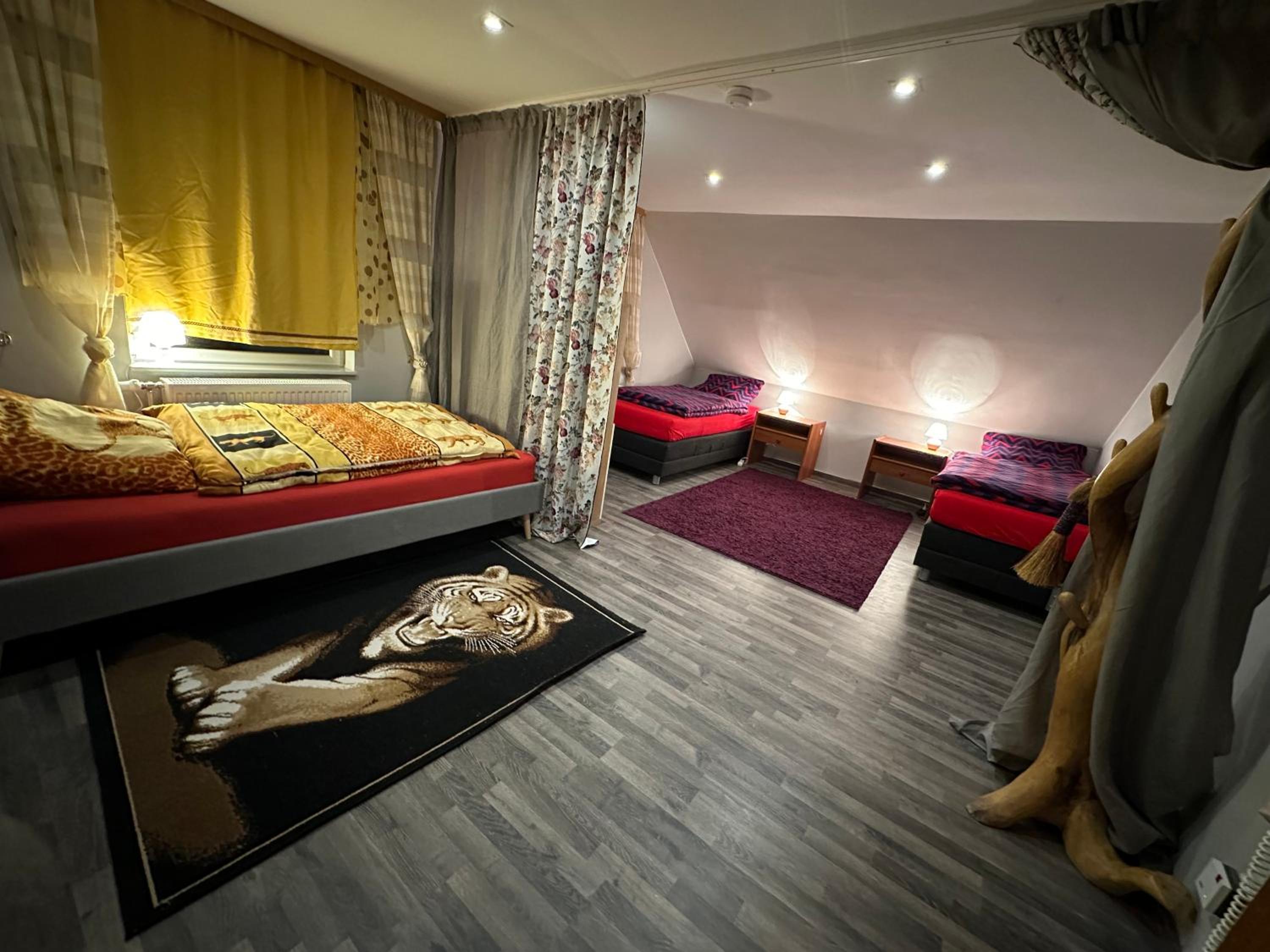 Ferien & Monteur Wohnung 1 - Little Afrika Extensive 5 Zimmer Wohnung