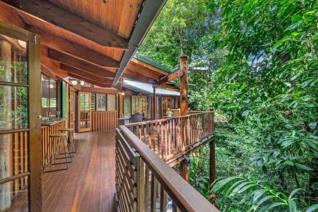 Tropical Timber Treetop Home 4BR swimming creek