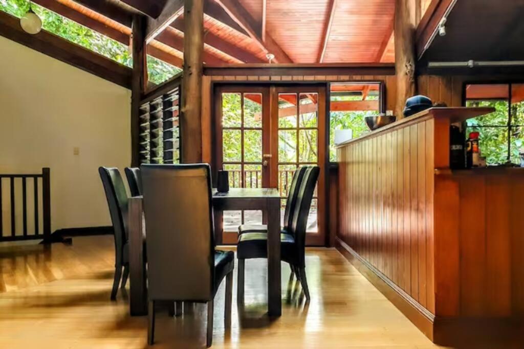 Tropical Timber Treetop Home 4BR swimming creek