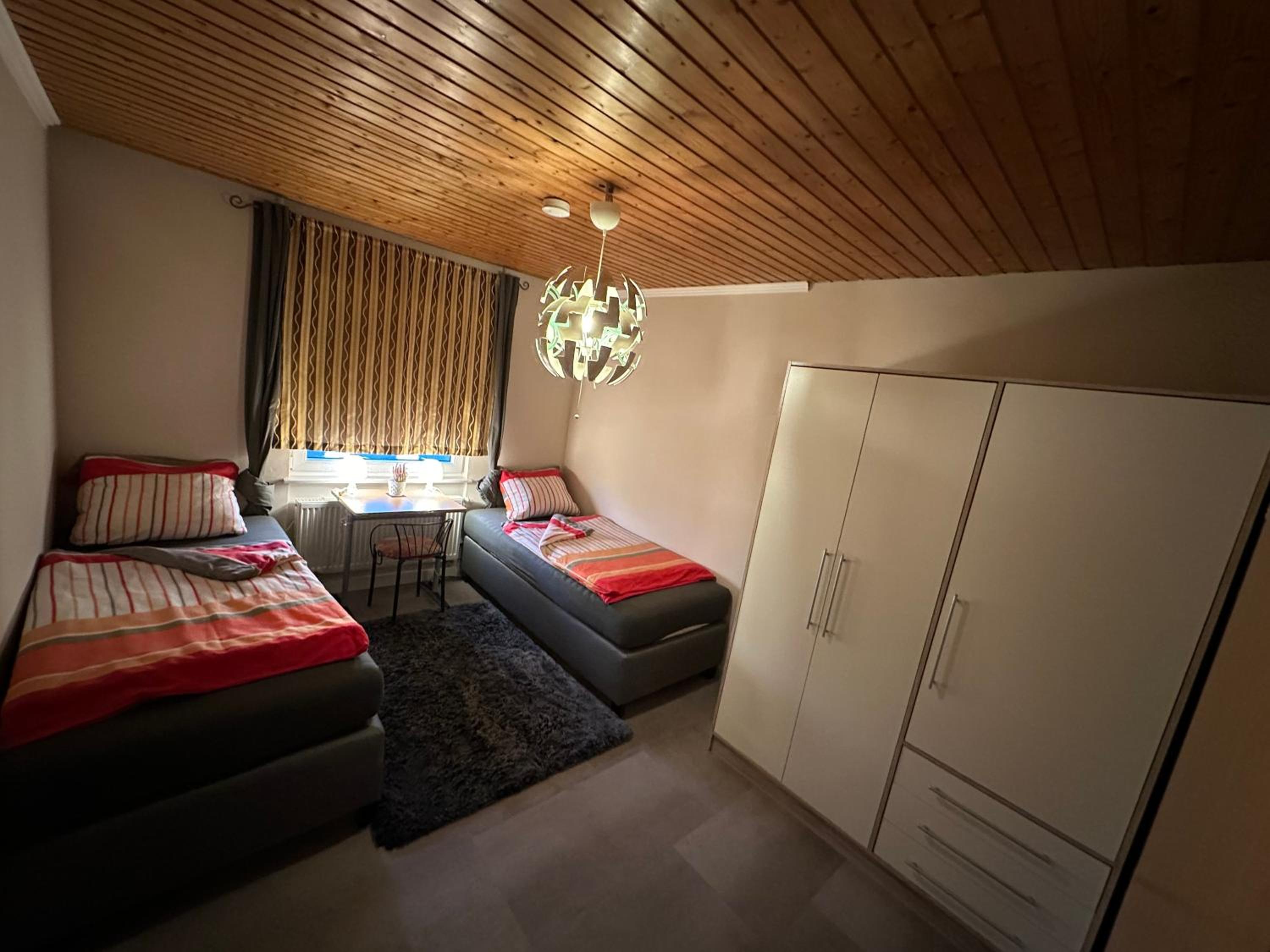 Ferien & Monteur Wohnung 1 - Little Afrika Extensive 5 Zimmer Wohnung