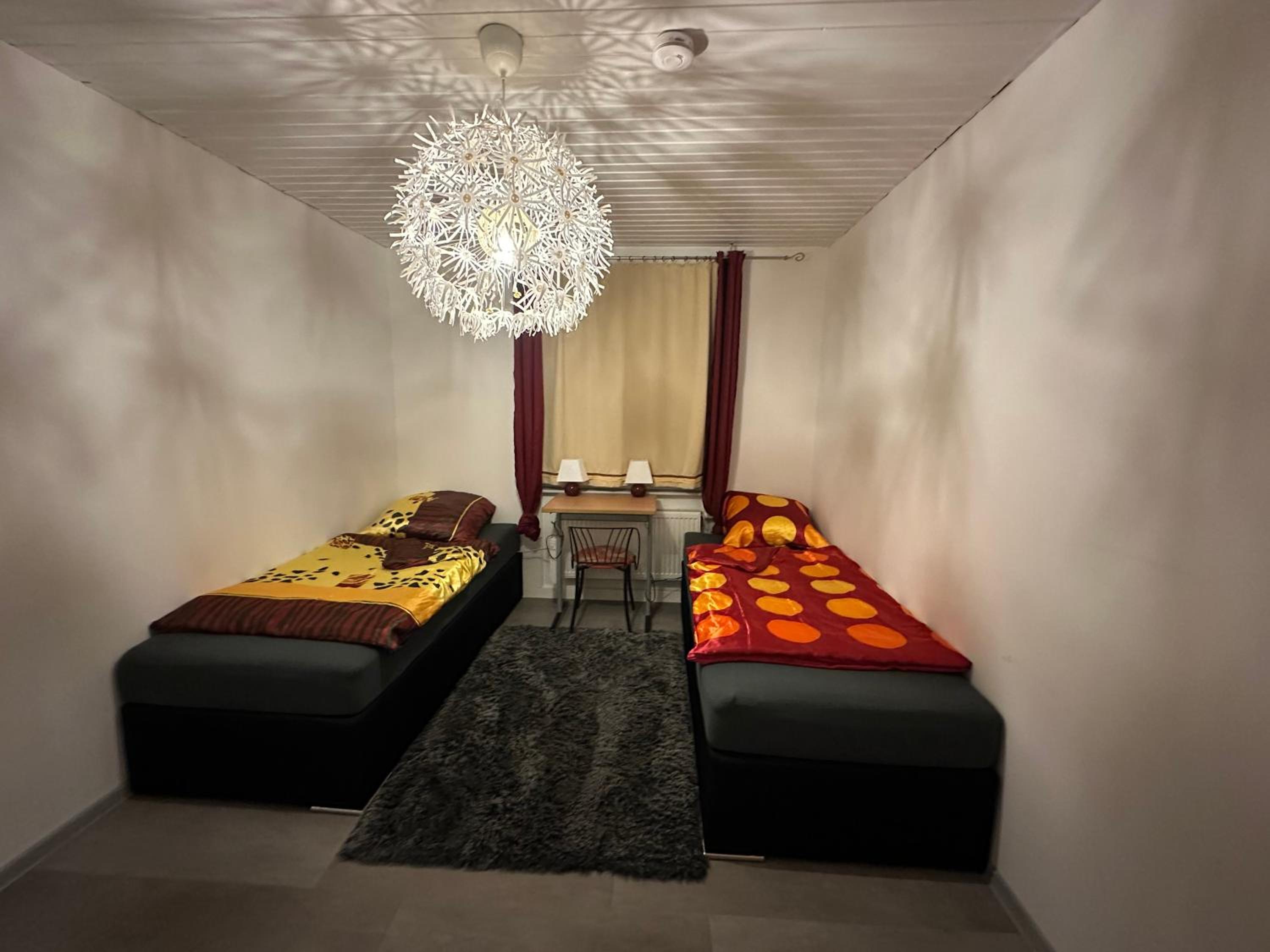 Ferien & Monteur Wohnung 1 - Little Afrika Extensive 5 Zimmer Wohnung