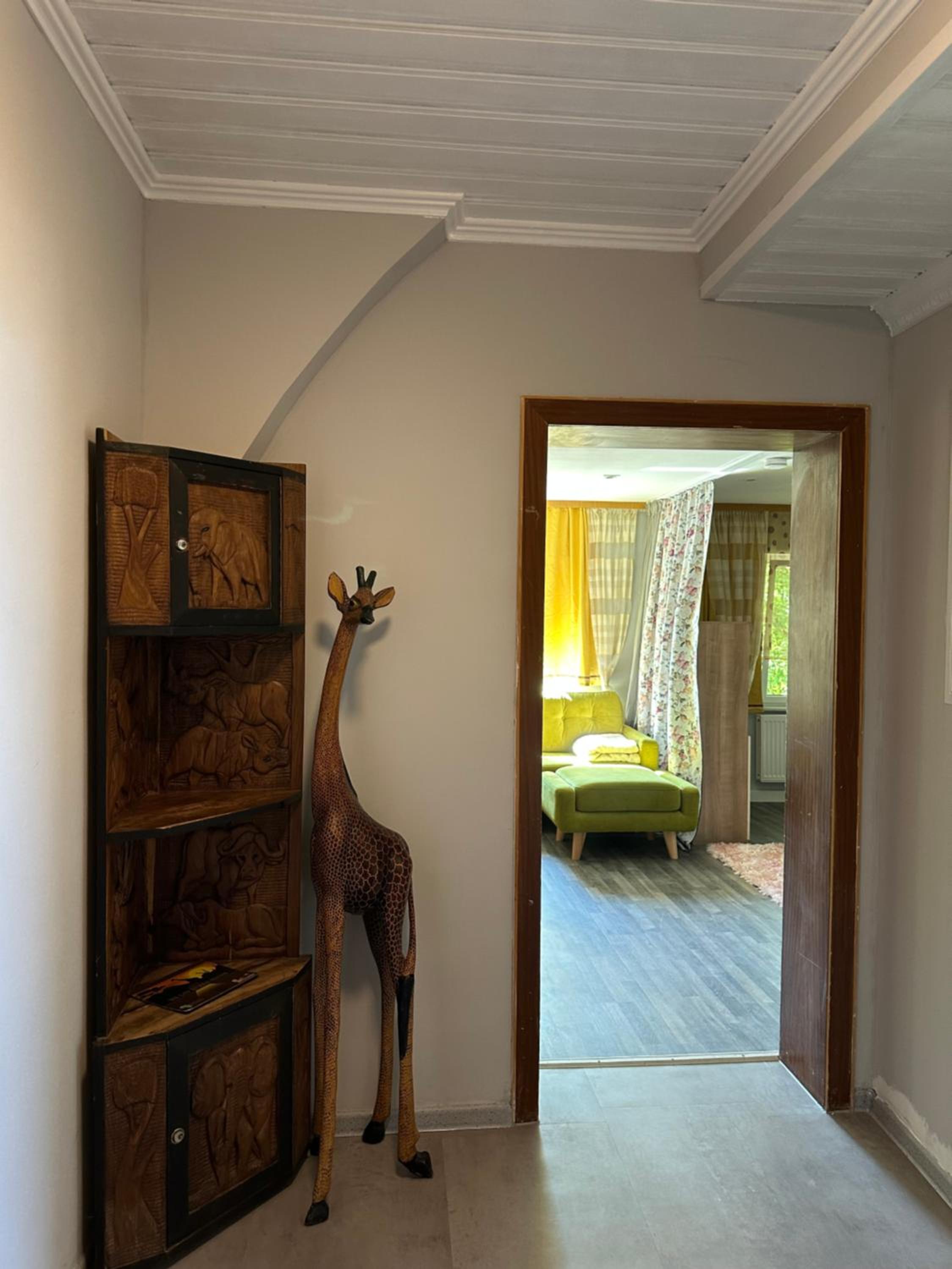 Ferien & Monteur Wohnung 1 - Little Afrika Extensive 5 Zimmer Wohnung