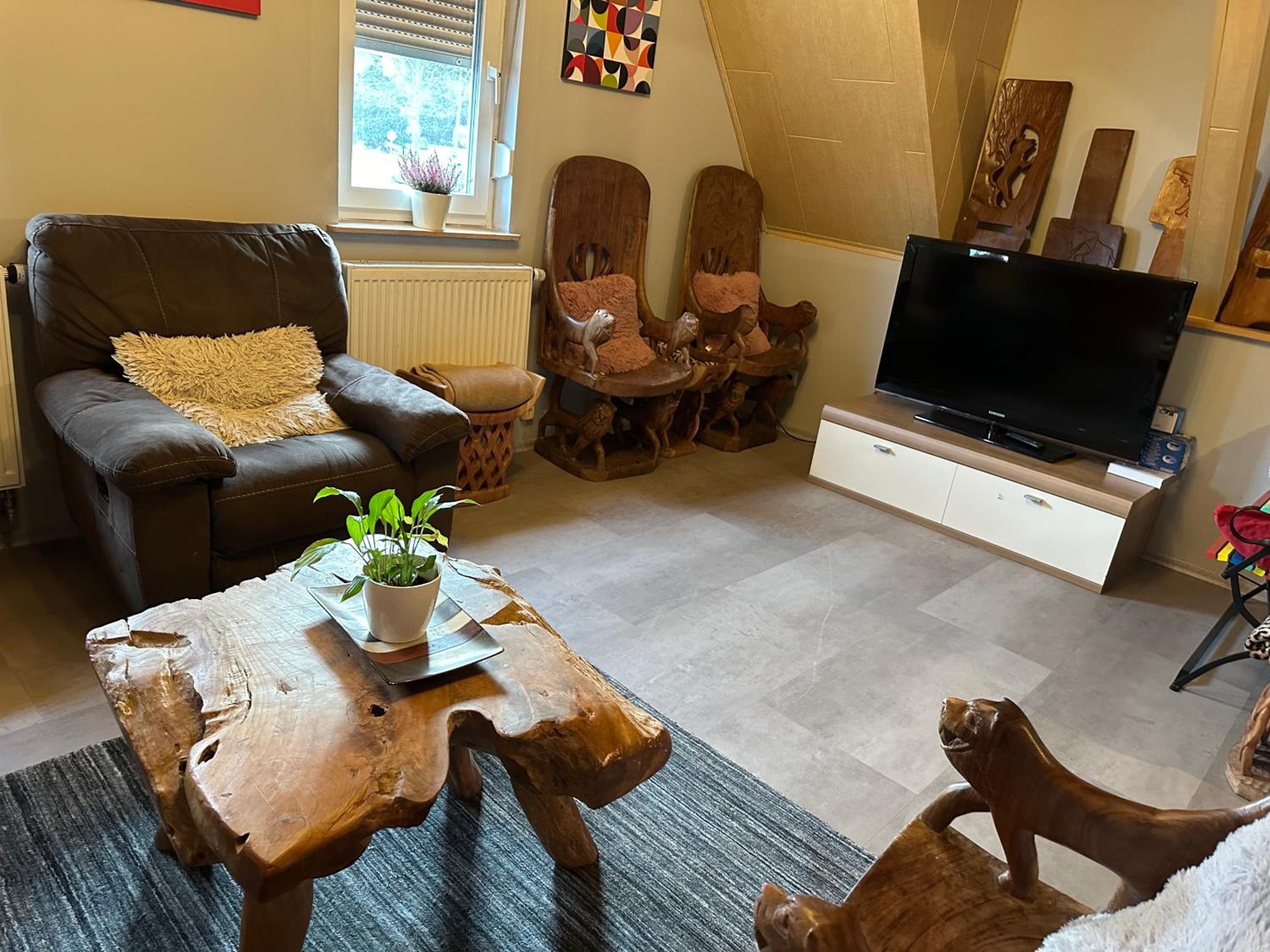 Ferien & Monteur Wohnung 1 - Little Afrika Extensive 5 Zimmer Wohnung