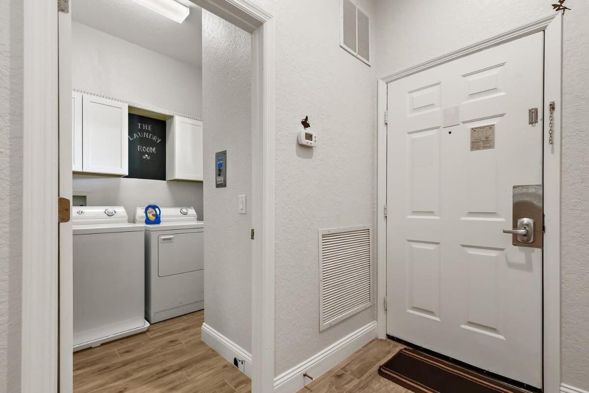 Bahama Bay Superb modern condo Harry Potter view 2
