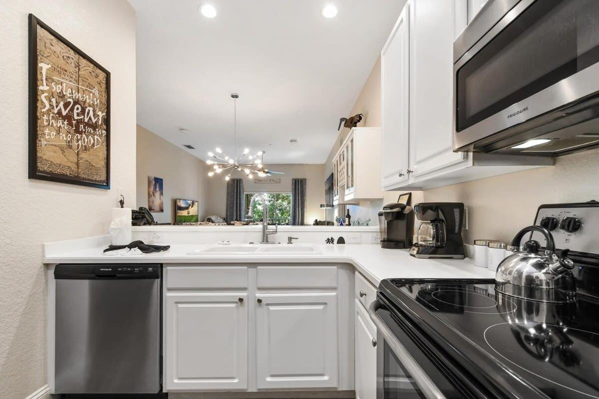Bahama Bay Superb modern condo Harry Potter view 5