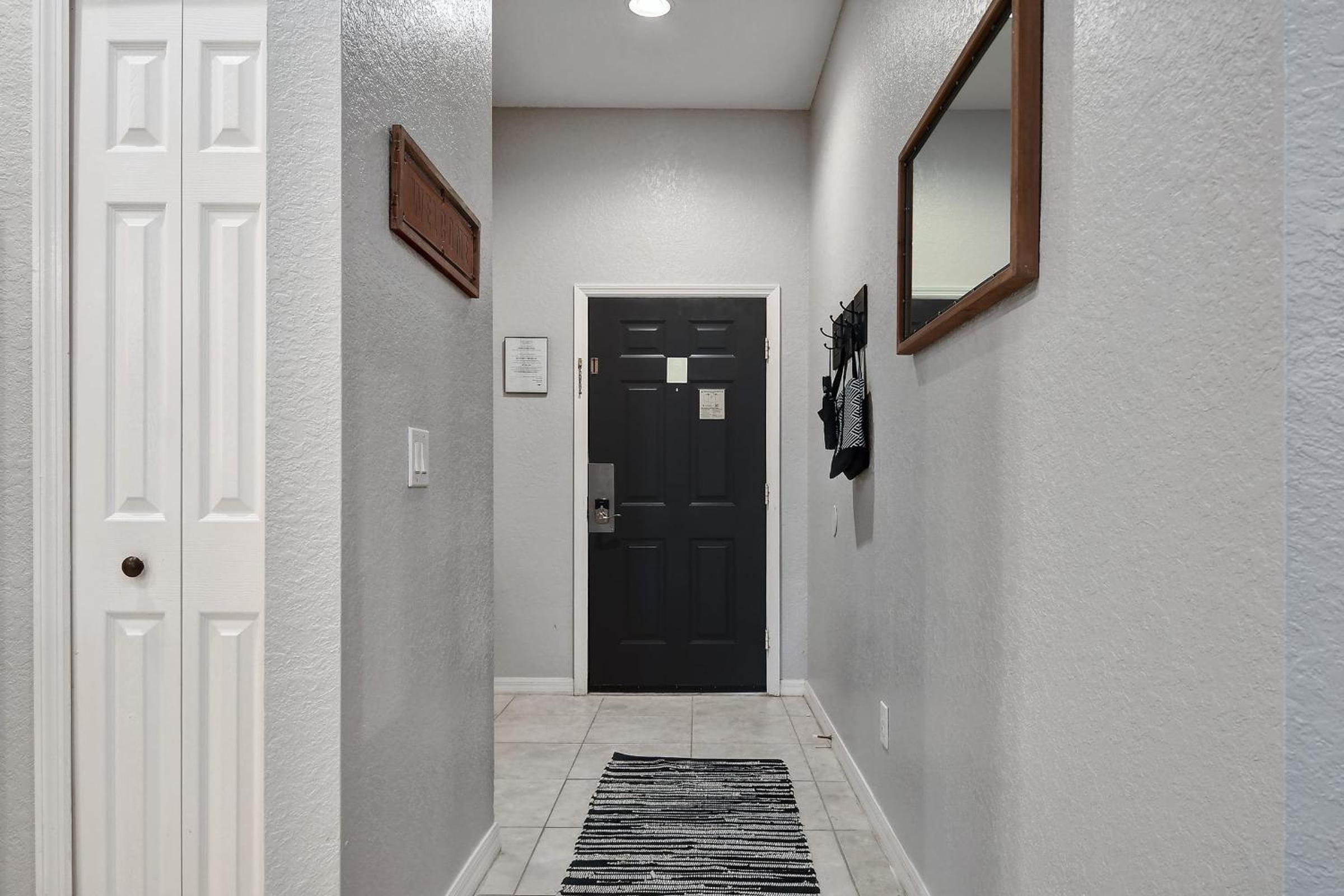 Bahama Bay New Modern 2 Bedroom patio sleep 6 view 4