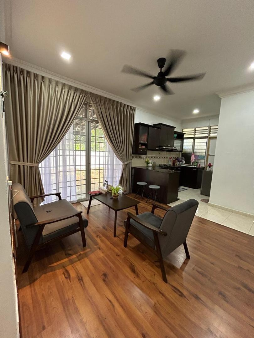 Alora Homestay