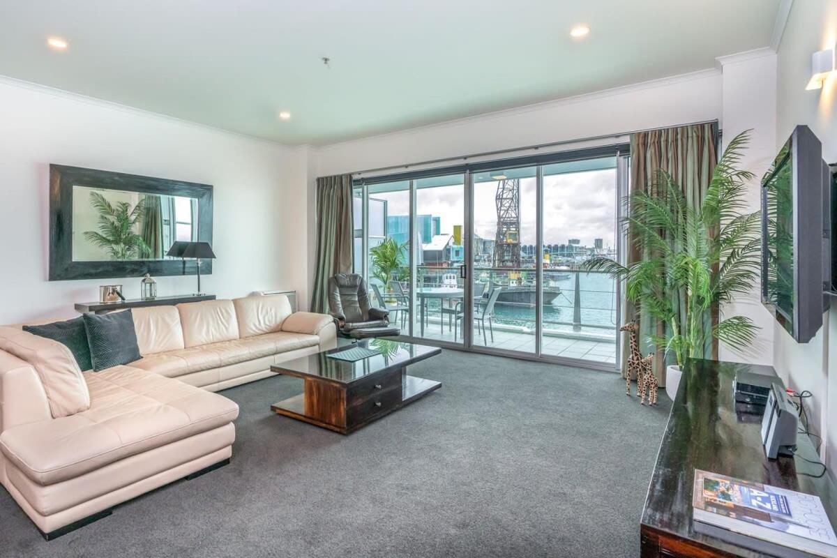 Spacious Executive Apartmt,great Views! Location view 2