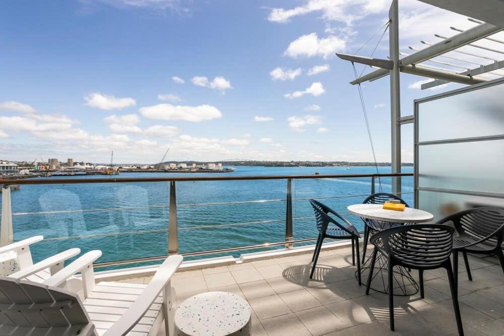 Waterfront Deluxe Apartment - Luxury at it's finest! view 2