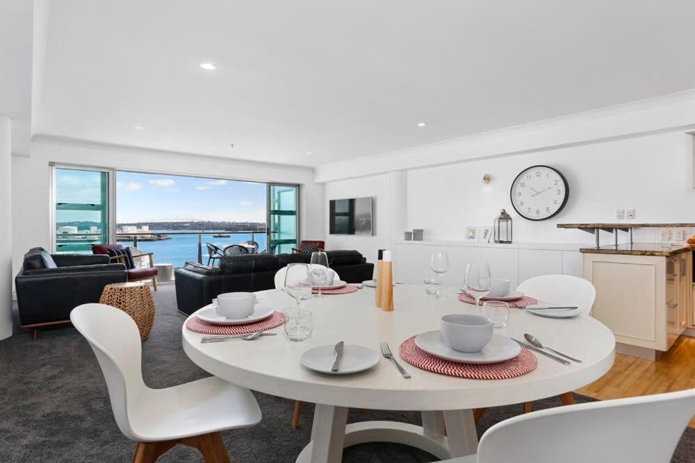 Waterfront Deluxe Apartment - Luxury at it's finest! view 4