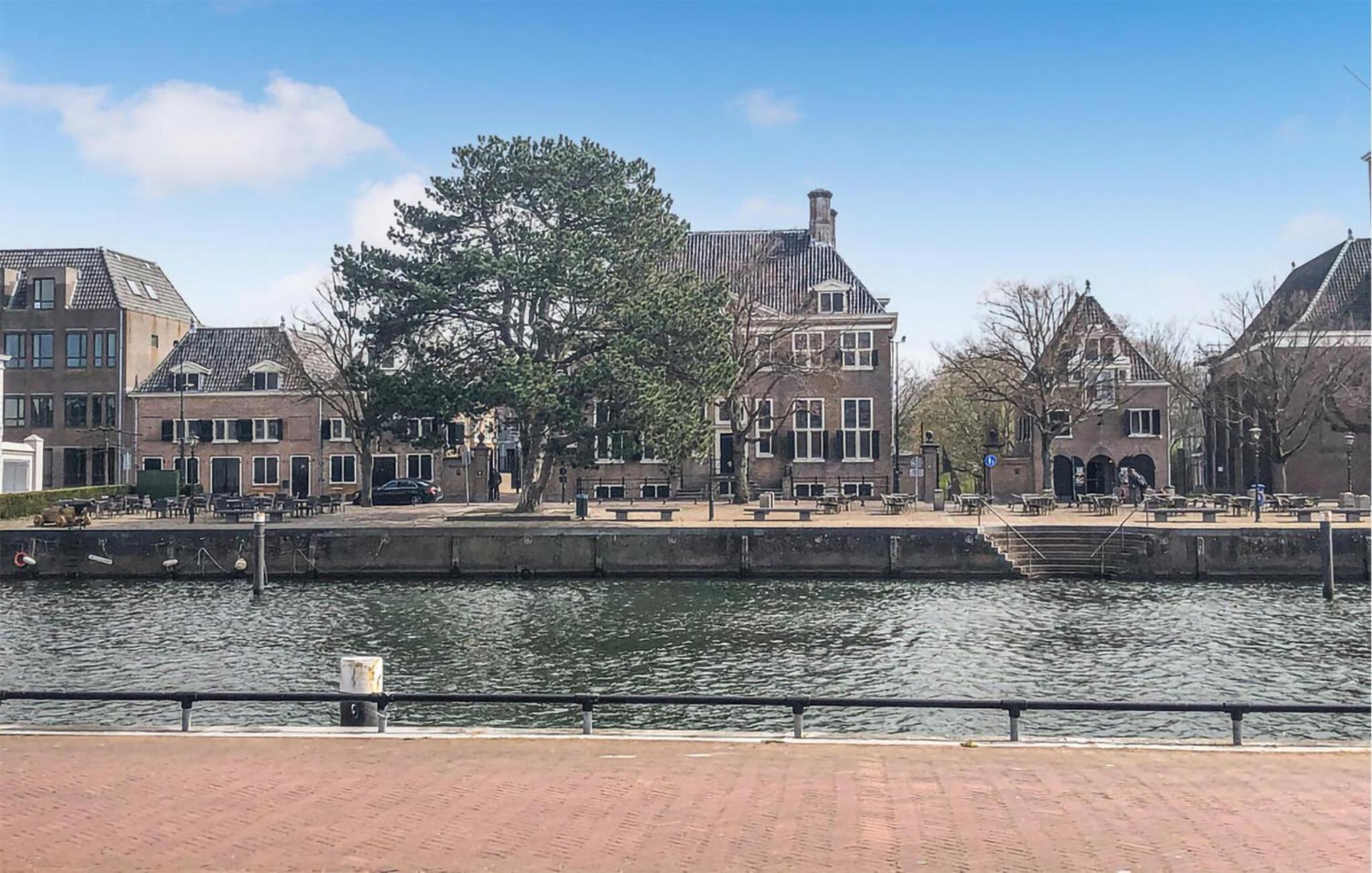 2 Bedroom Lovely Ship In Hellevoetsluis