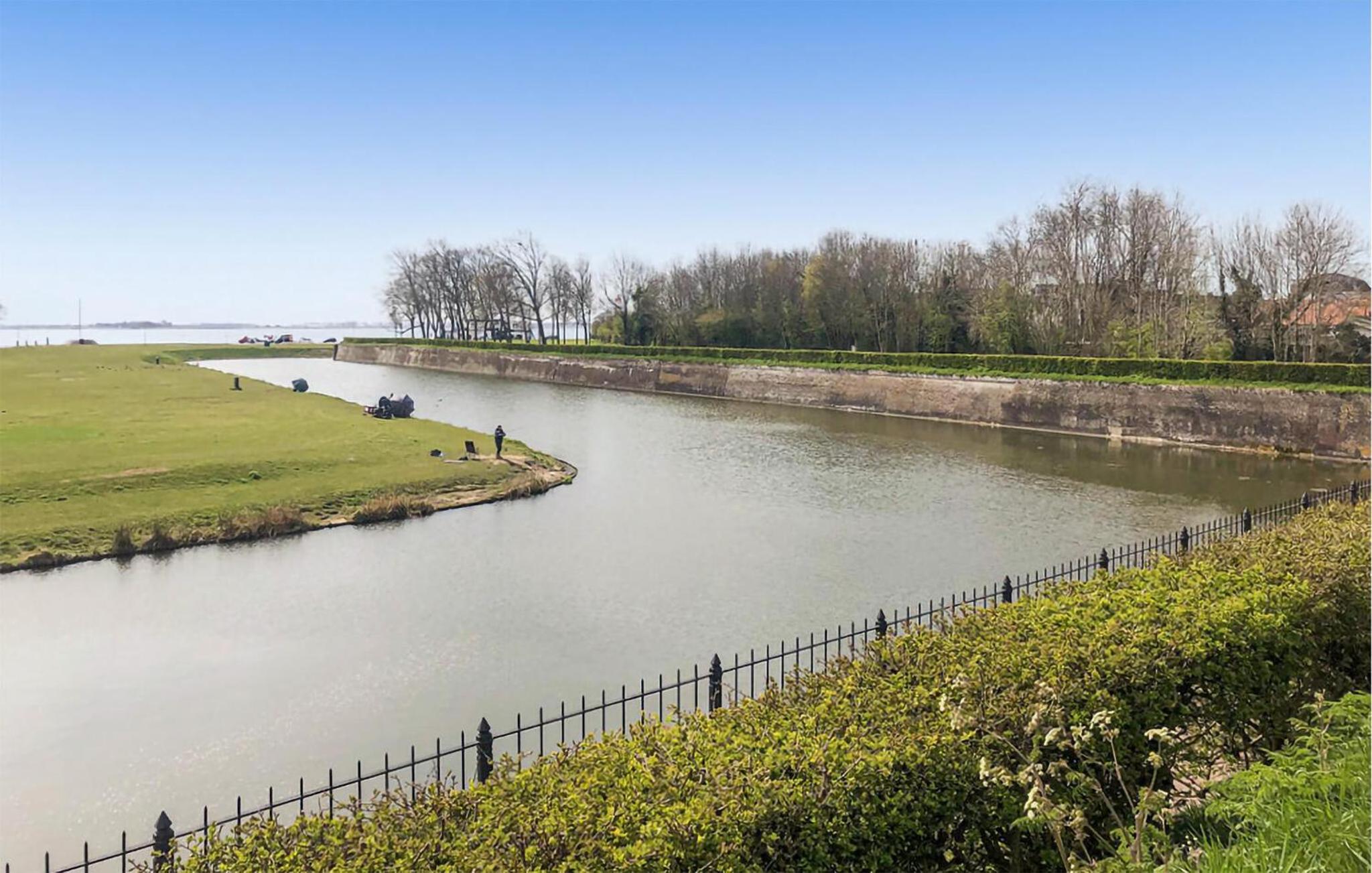 2 Bedroom Lovely Ship In Hellevoetsluis