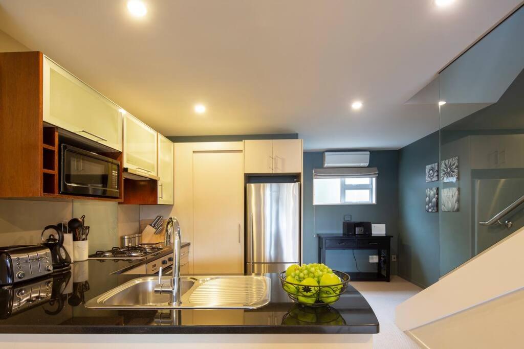 Remarkable Apt- Pet Friendly- Lake Views- Garage