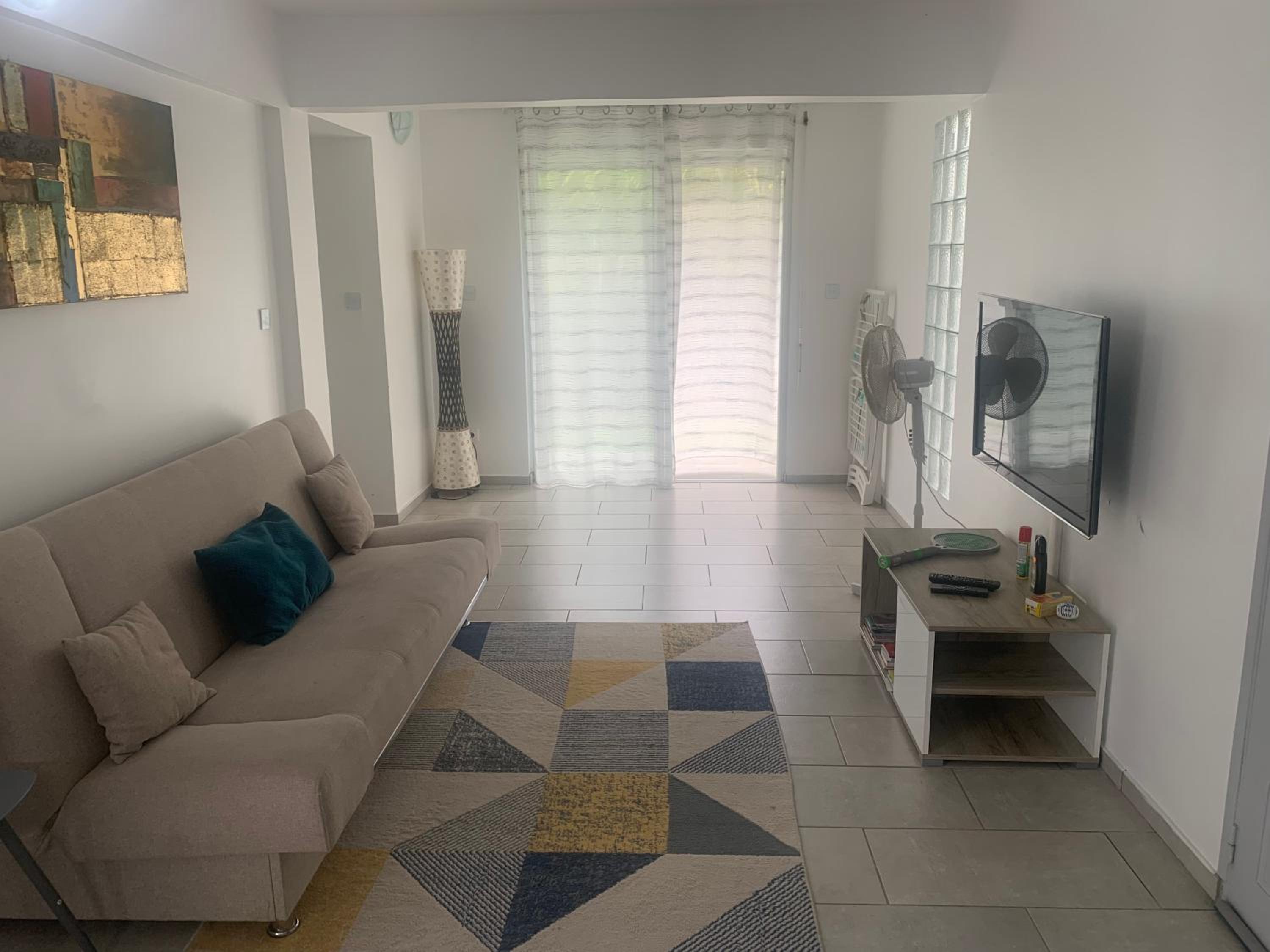 F3 dans maison individuelle avec jardin arboré view 3