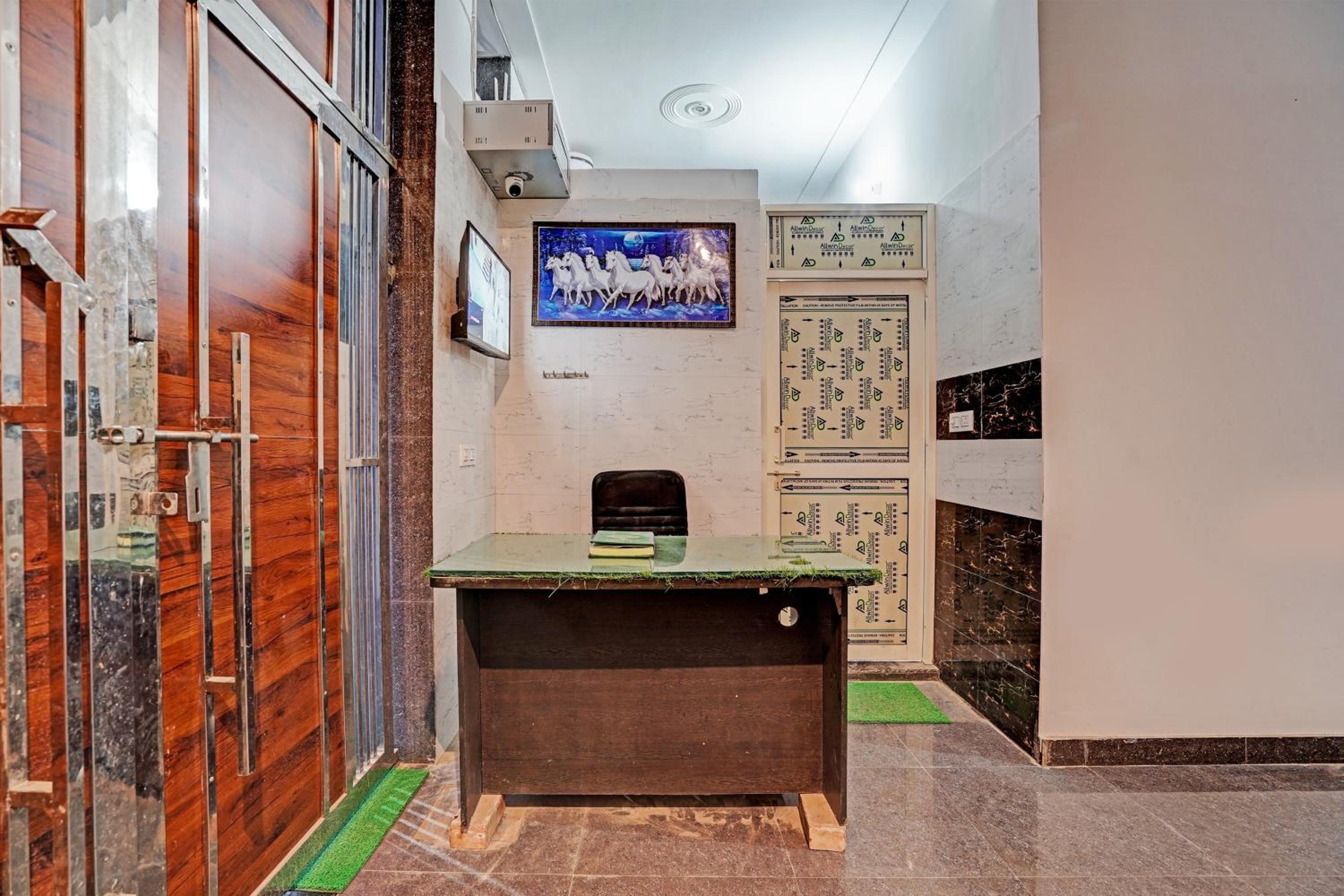 Lobby & Reception