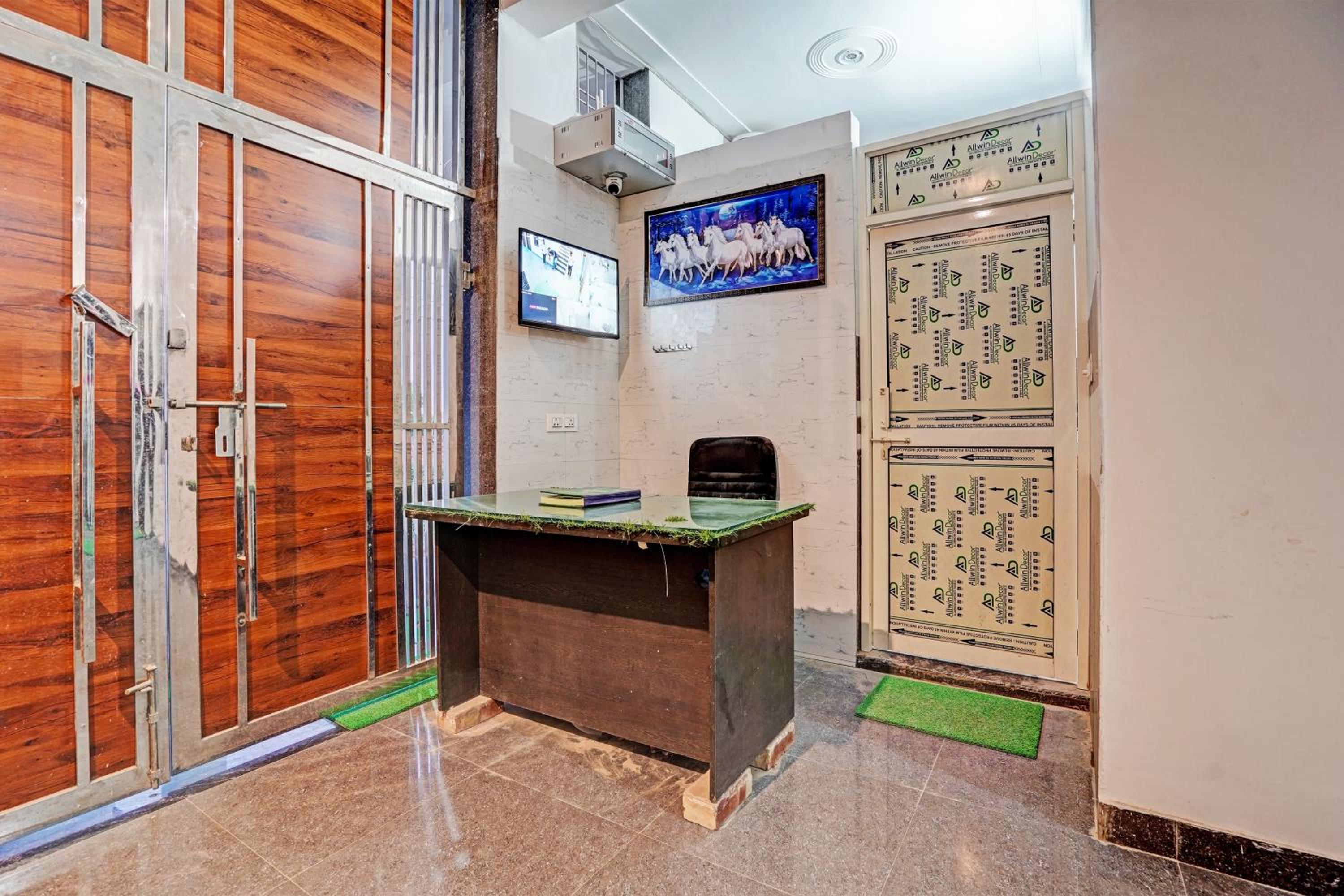 Lobby & Reception